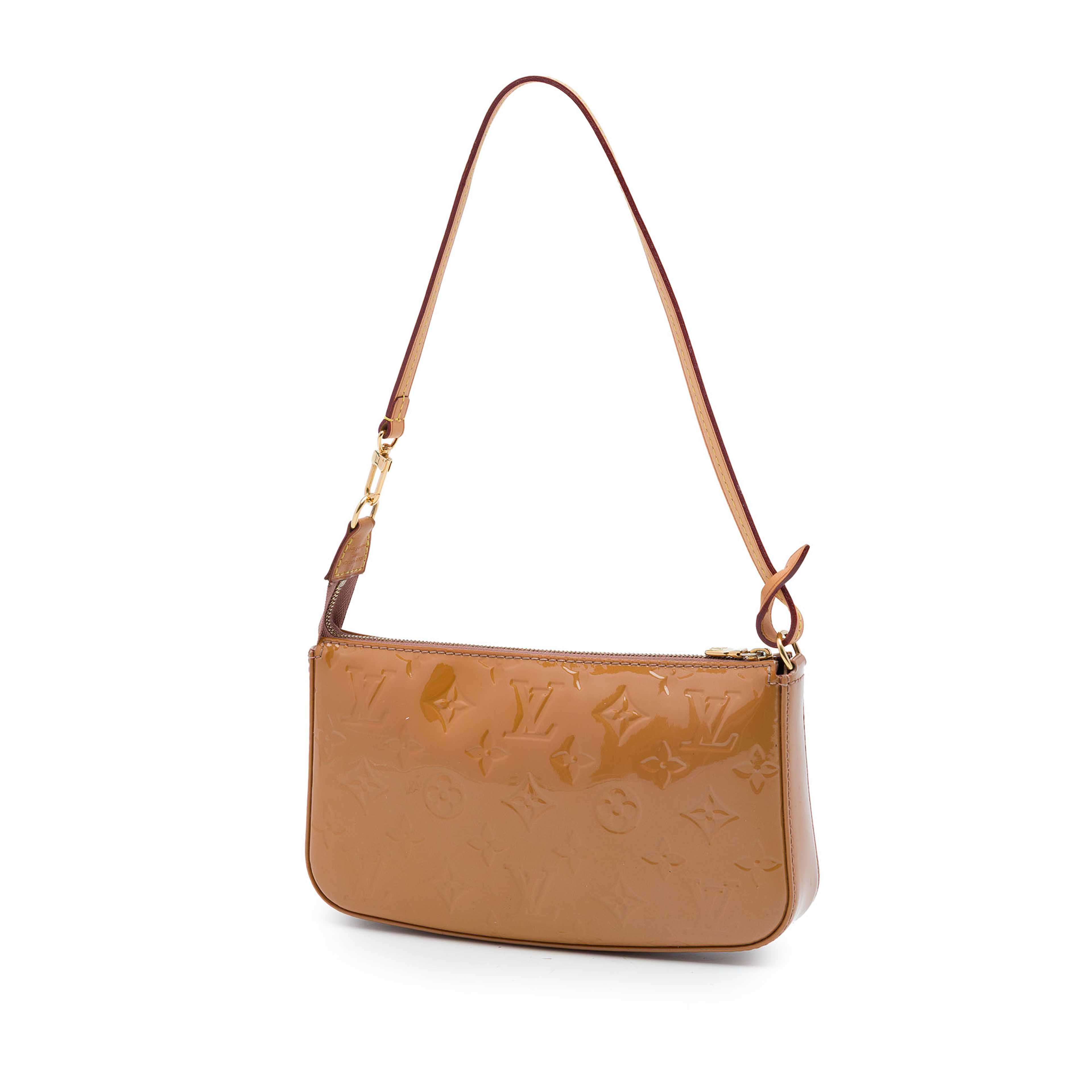 Louis Vuitton Monogram Vernis Pochette Accessoires, från Luxclusif, i färgen brun. Klicka för att öppna bilden i stort format