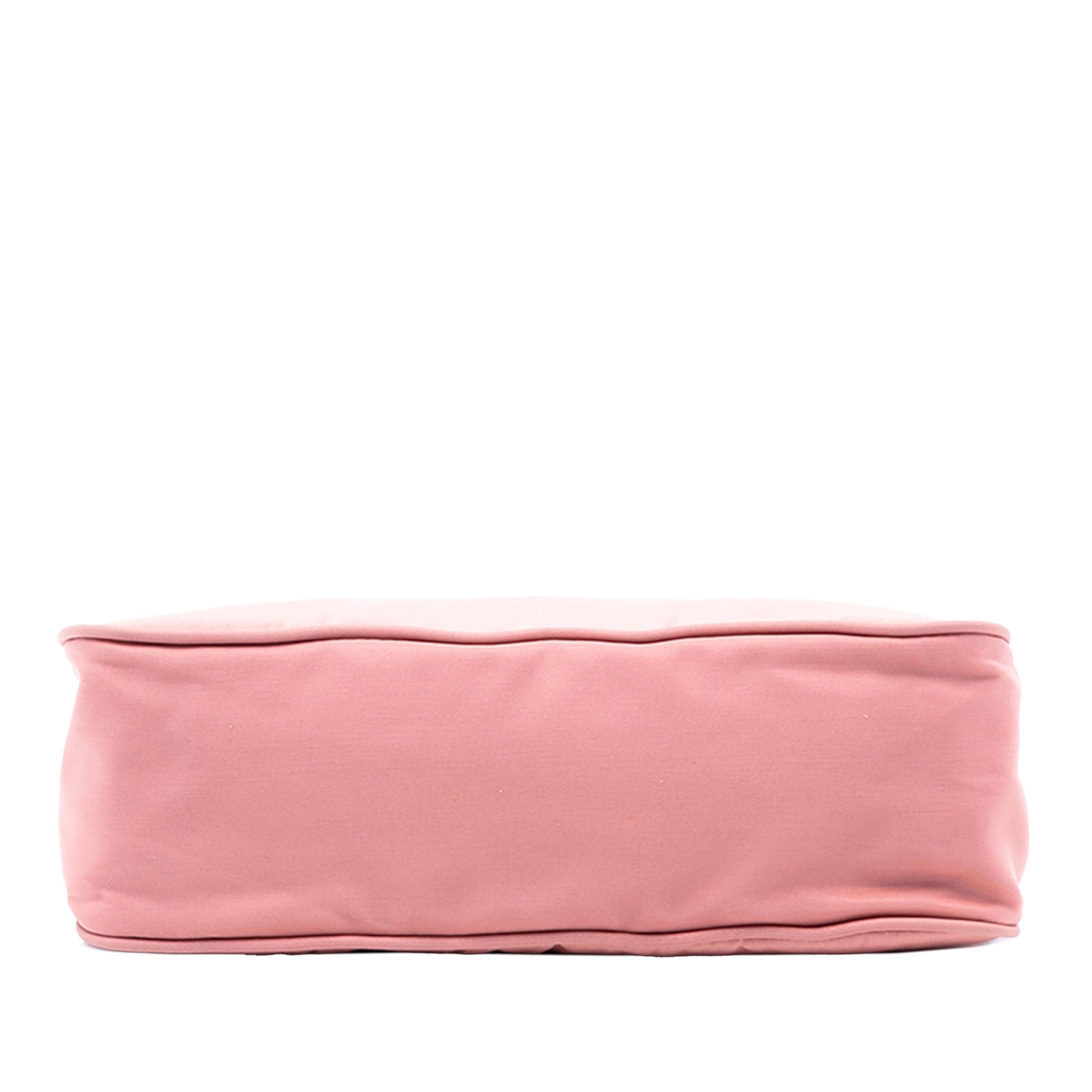 Prada Tessuto Shoulder Bag, från Luxclusif, i färgen blush. Klicka för att öppna bilden i stort format