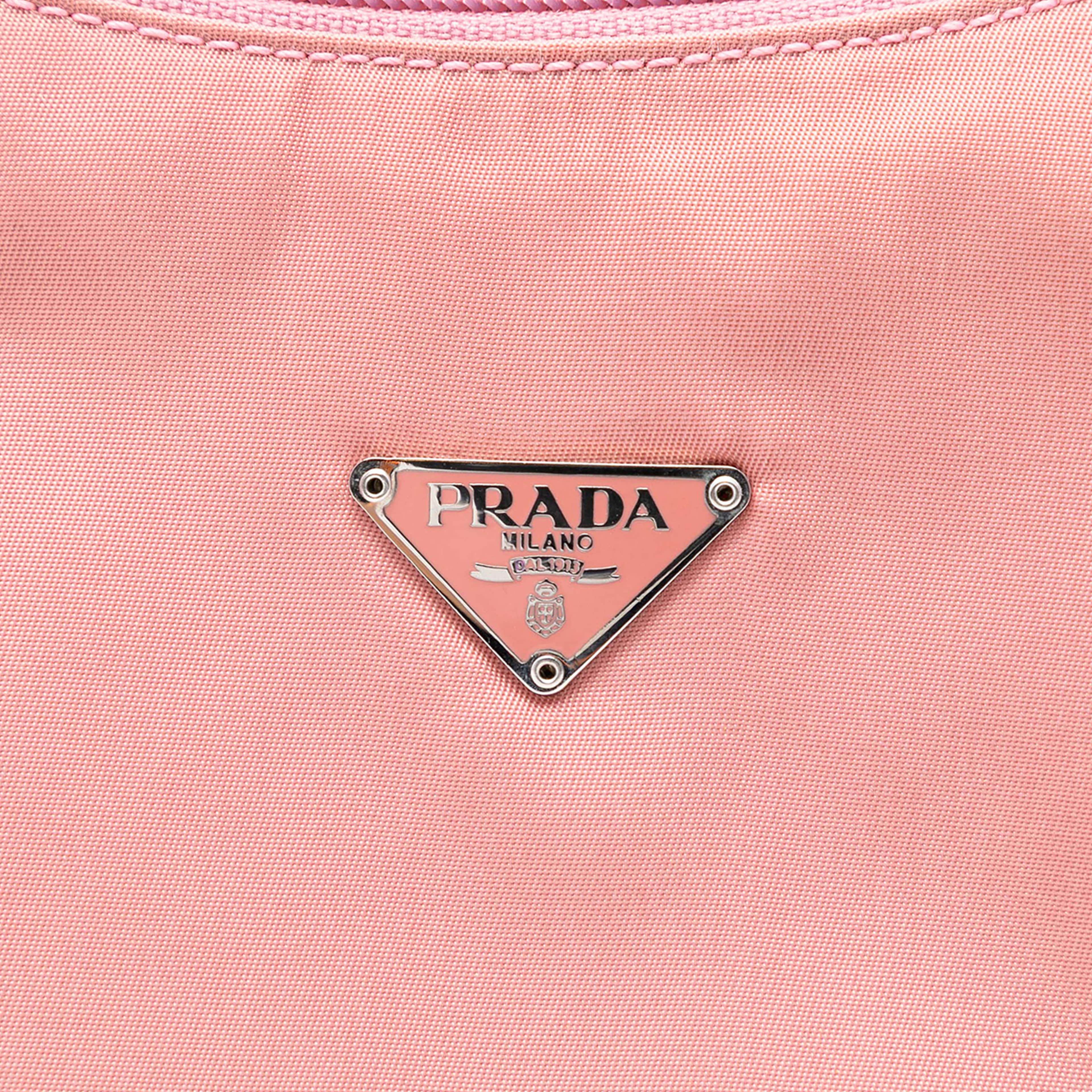 Prada Tessuto Shoulder Bag, från Luxclusif, i färgen blush. Klicka för att öppna bilden i stort format