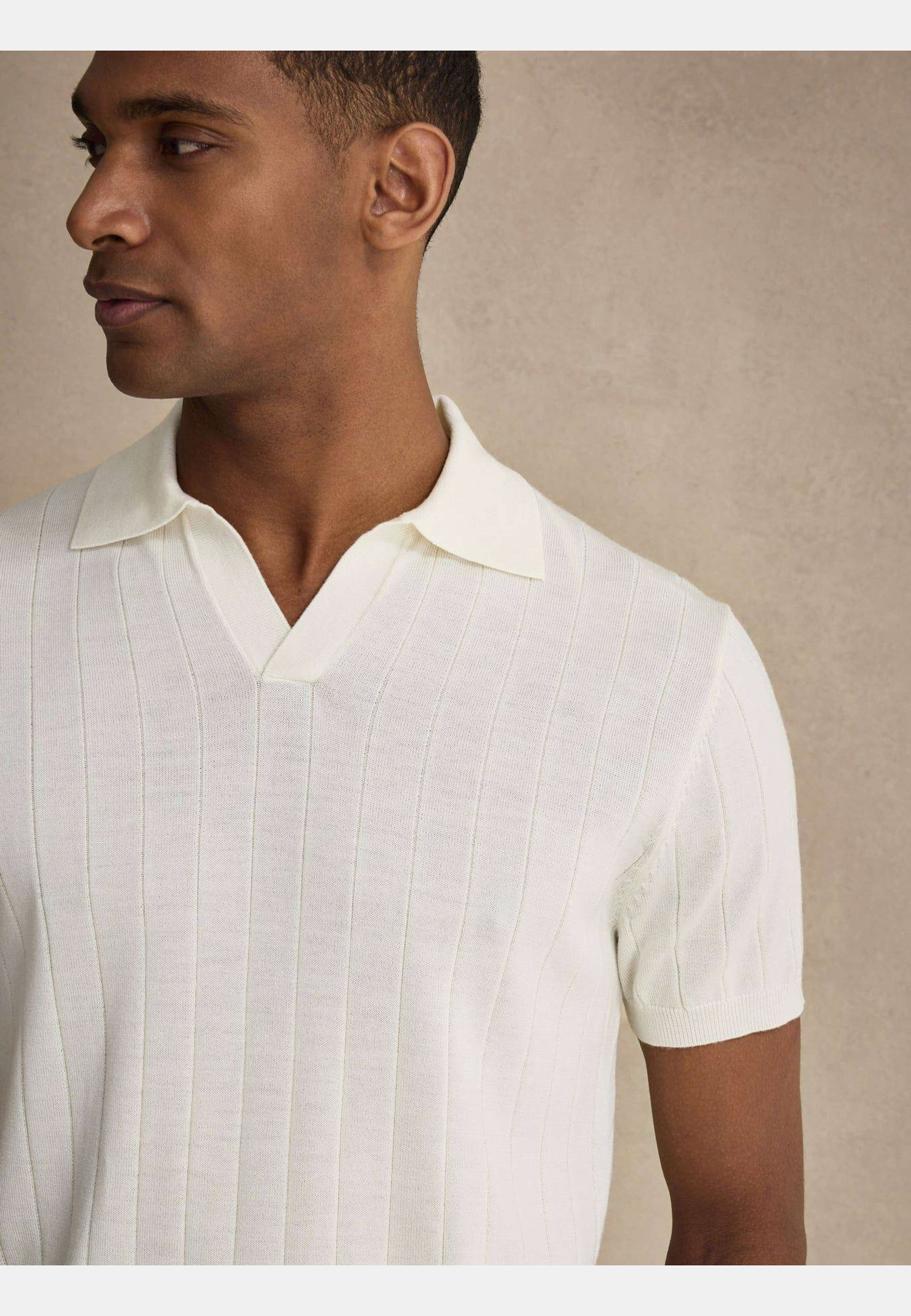 Merino Rib Knitted Ss Polo Sweater (era), från John Henric, i färgen white. Klicka för att öppna bilden i stort format