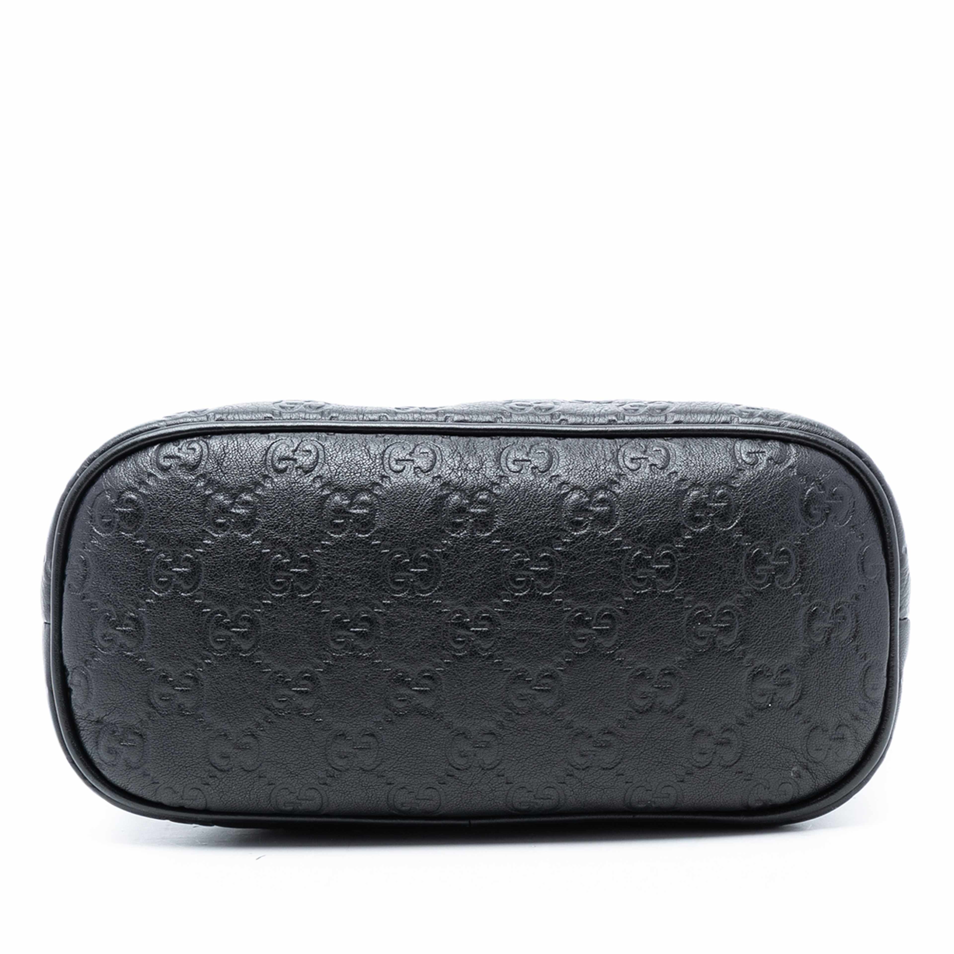 Gucci Mini Guccissima Dome Satchel, från Luxclusif, i färgen black. Klicka för att öppna bilden i stort format