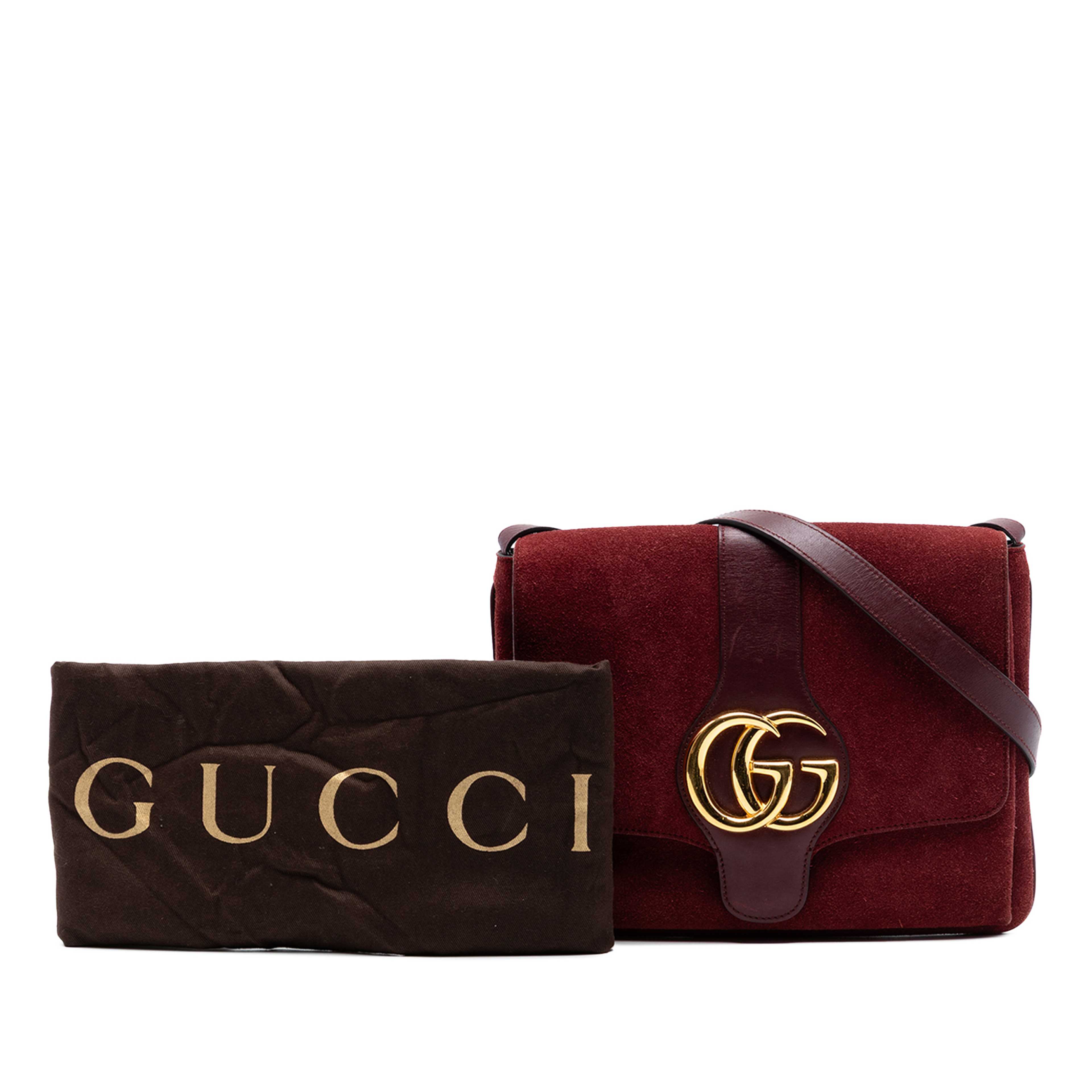 Gucci Medium Suede Arli Crossbody, från Luxclusif, i färgen röd. Klicka för att öppna bilden i stort format