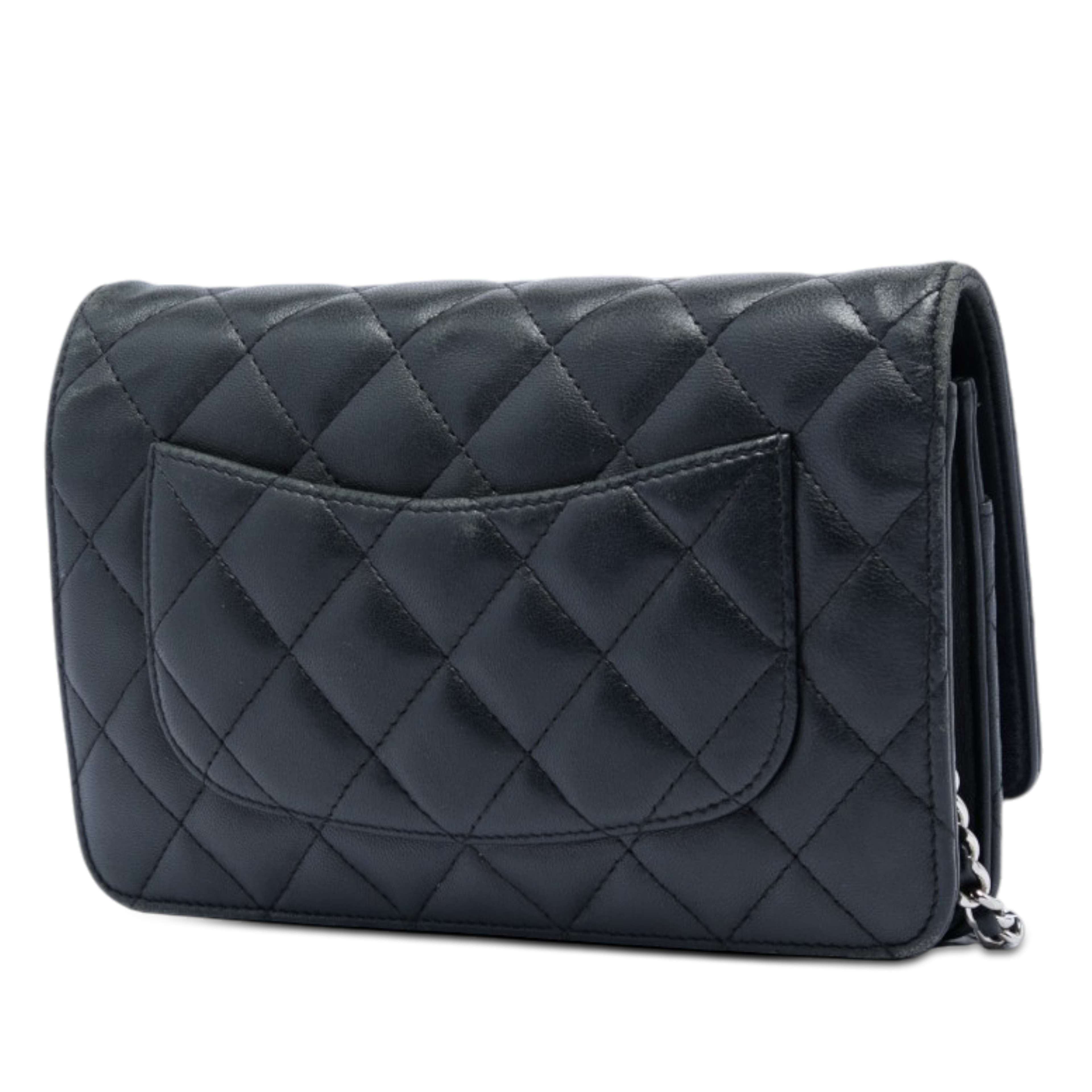 Chanel Cc Quilted Lambskin Wallet On Chain, från Luxclusif, i färgen black. Klicka för att öppna bilden i stort format