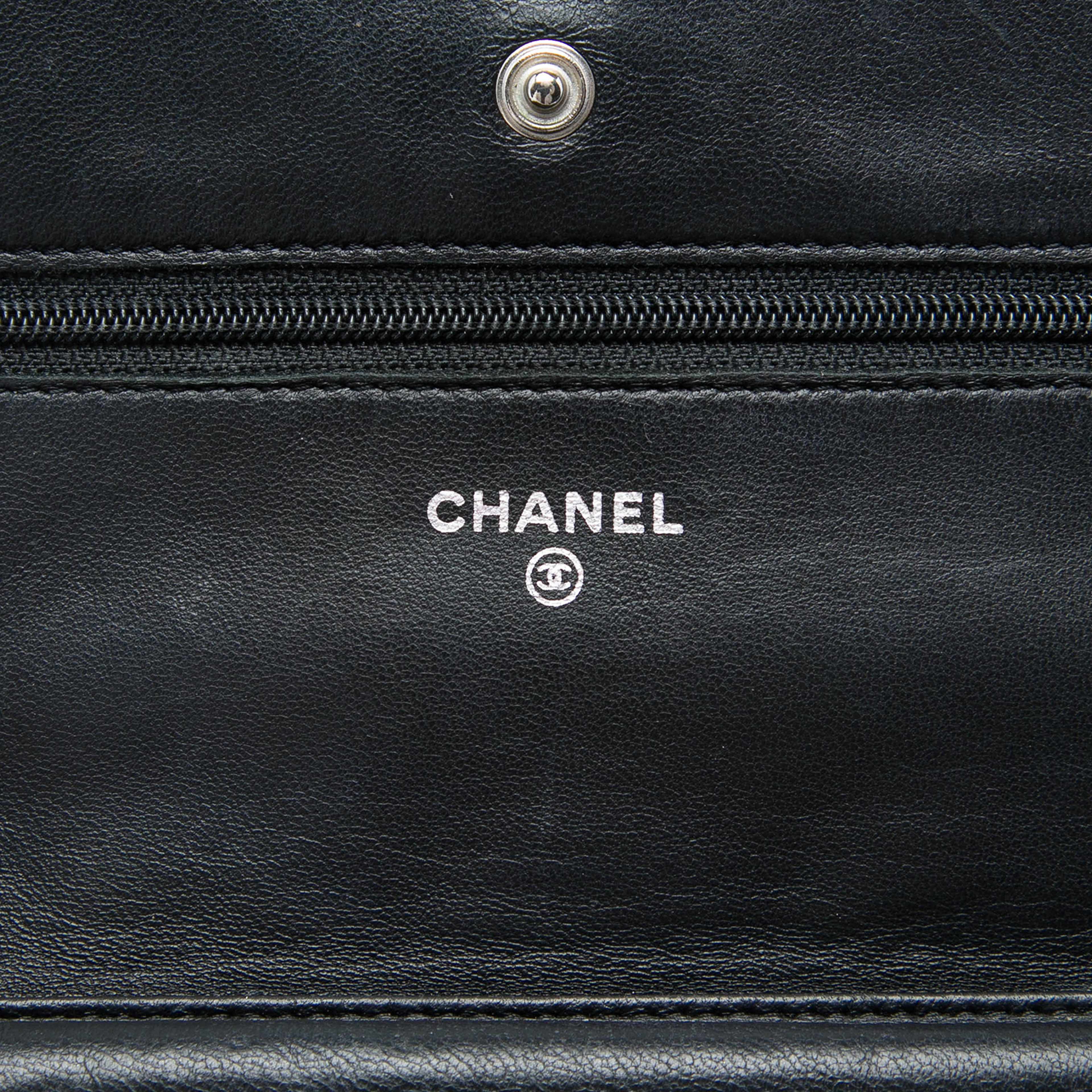 Chanel Cc Quilted Lambskin Wallet On Chain, från Luxclusif, i färgen black. Klicka för att öppna bilden i stort format