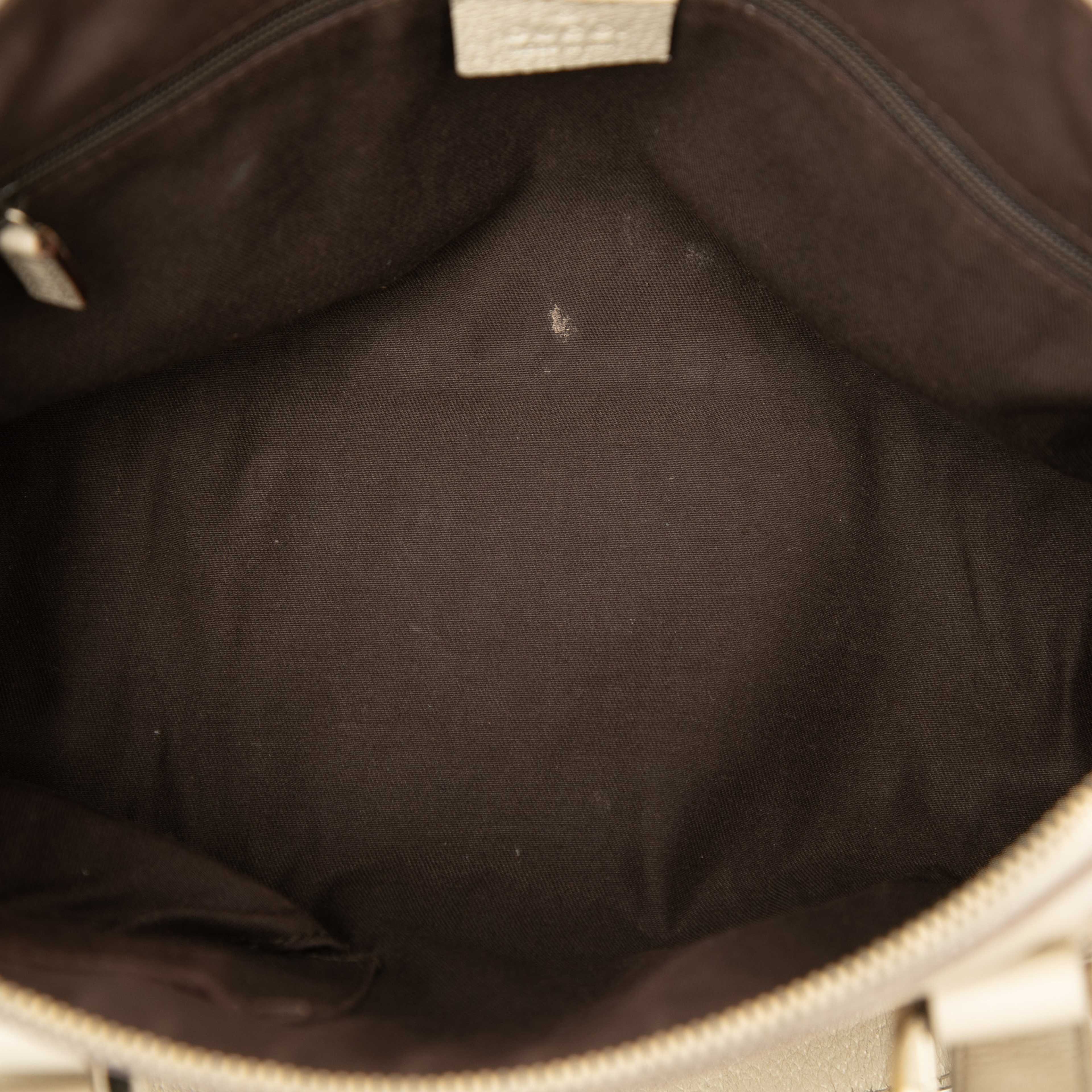 Gucci Gg Canvas Abbey D Ring Tote, från Luxclusif, i färgen beige. Klicka för att öppna bilden i stort format
