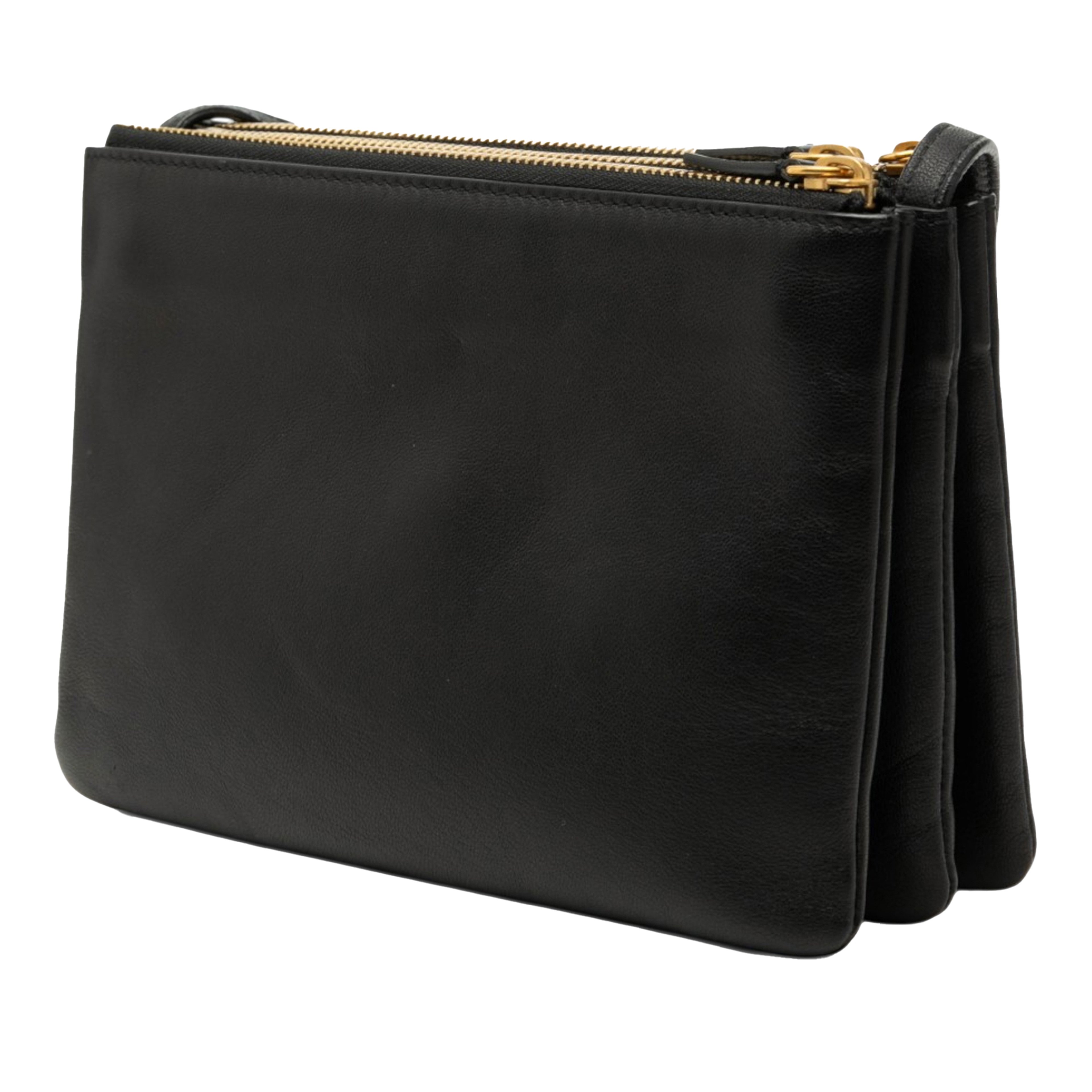 Celine Small Lambskin Trio Crossbody, från Luxclusif, i färgen svart. Klicka för att öppna bilden i stort format