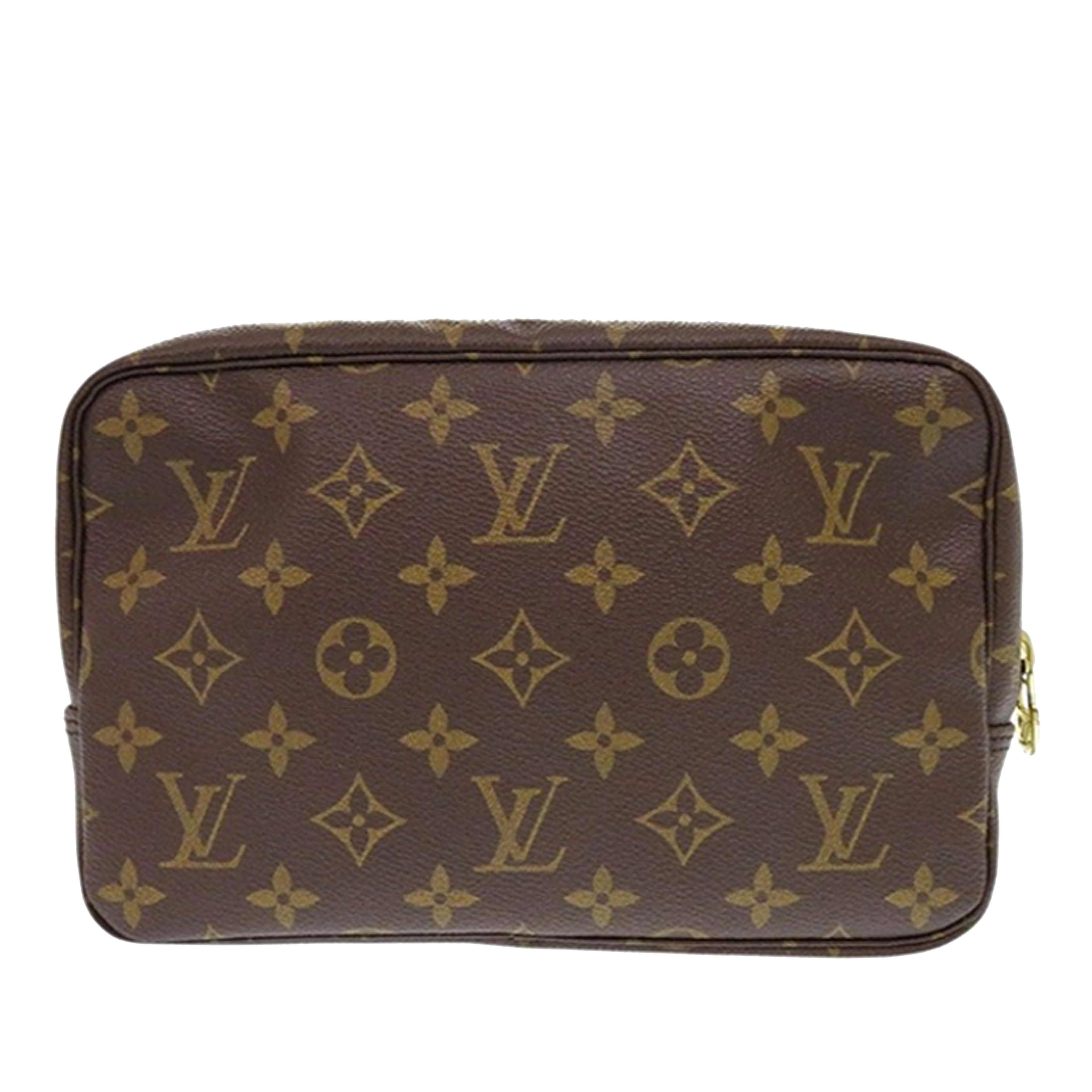 Louis Vuitton Monogram Trousse Toilette 23, från Luxclusif, i färgen brown. Klicka för att öppna bilden i stort format