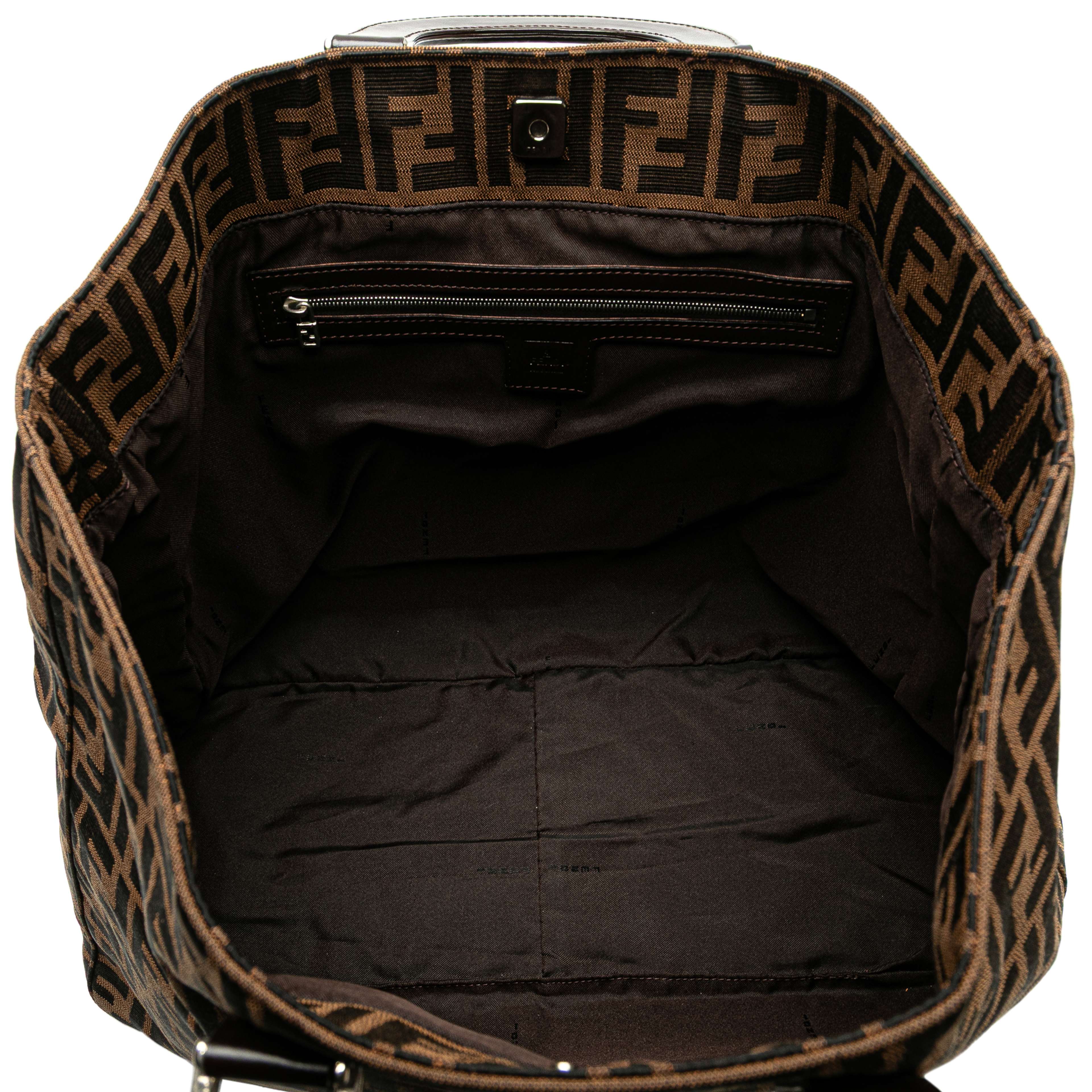 Fendi Large Zucca Canvas Twins Tote, från Luxclusif, i färgen brown. Klicka för att öppna bilden i stort format