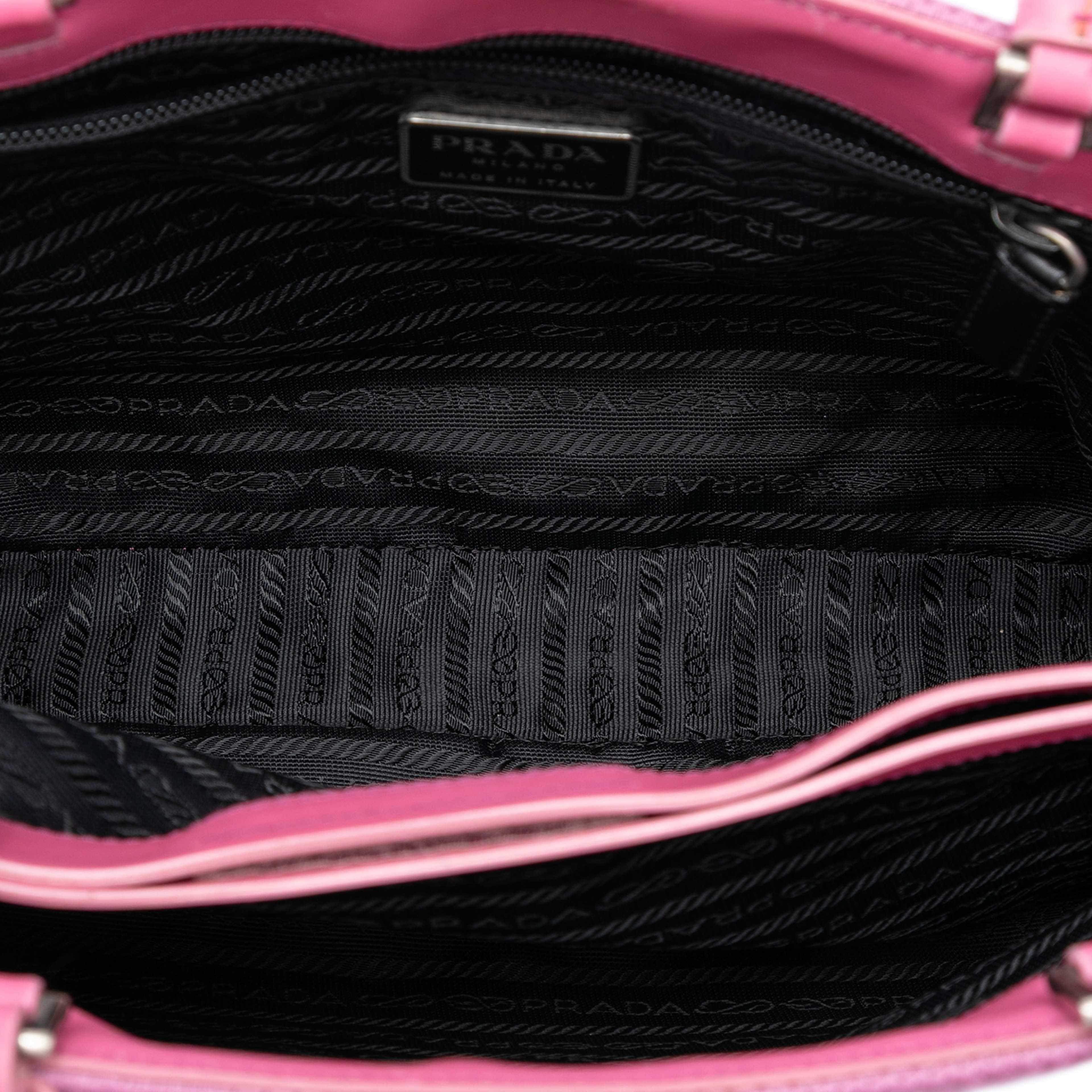 Prada Knitted Wool Tote, från Luxclusif, i färgen pink. Klicka för att öppna bilden i stort format