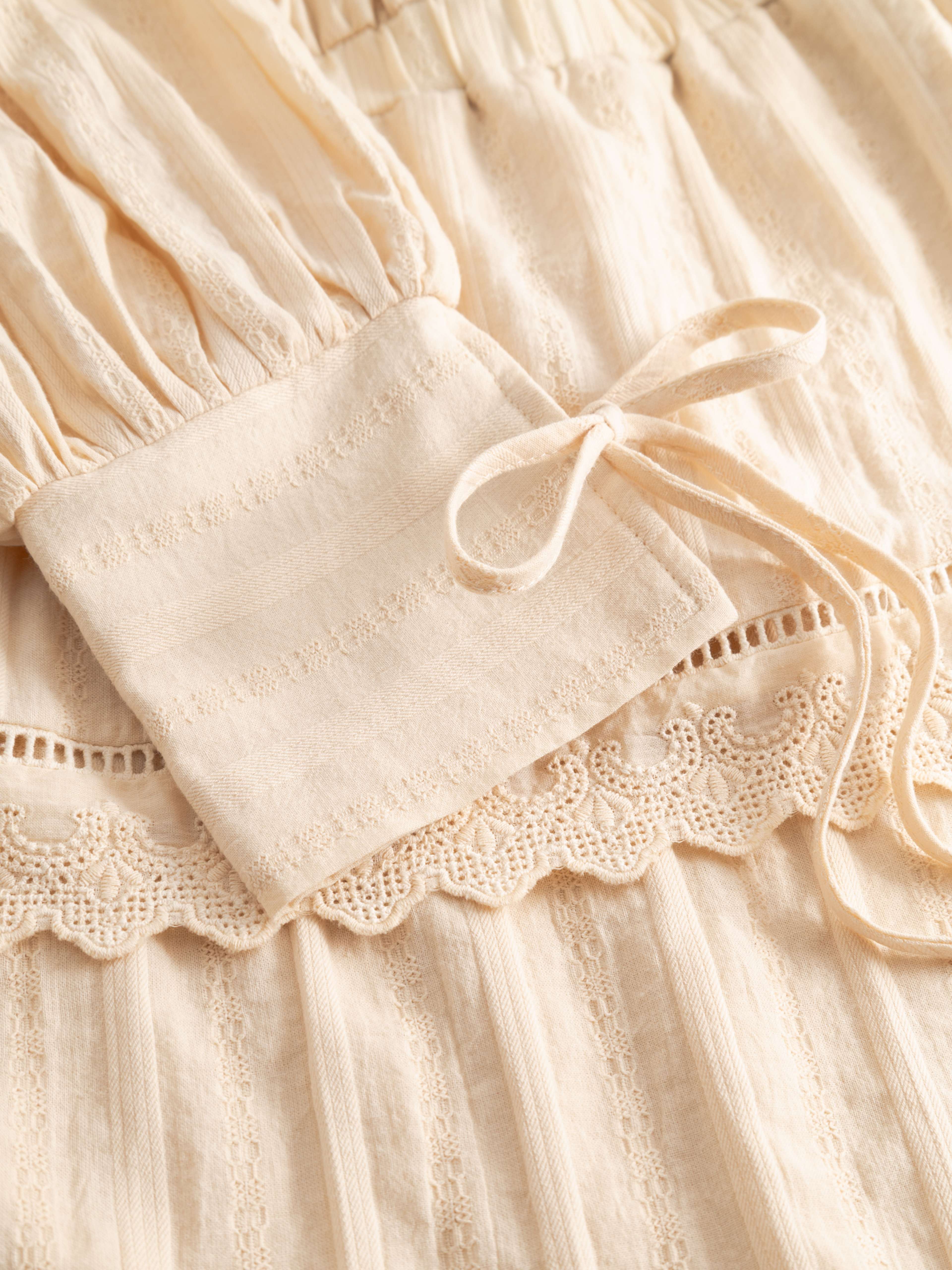 N-meredith Dress - Ivory, från Noella, i färgen ivory. Klicka för att öppna bilden i stort format