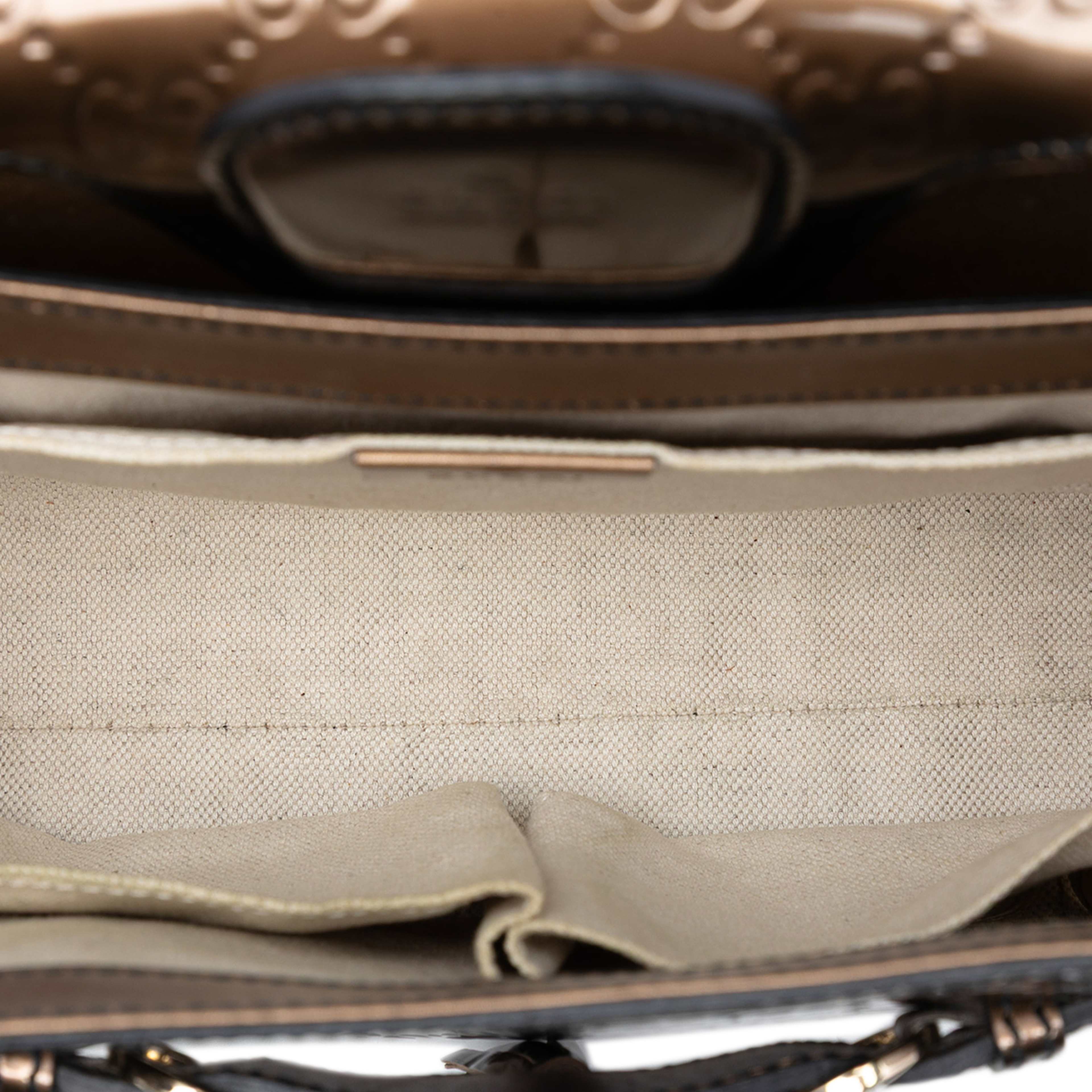 Gucci Medium Patent Guccissima Emily Shoulder Bag, från Luxclusif, i färgen bronze. Klicka för att öppna bilden i stort format