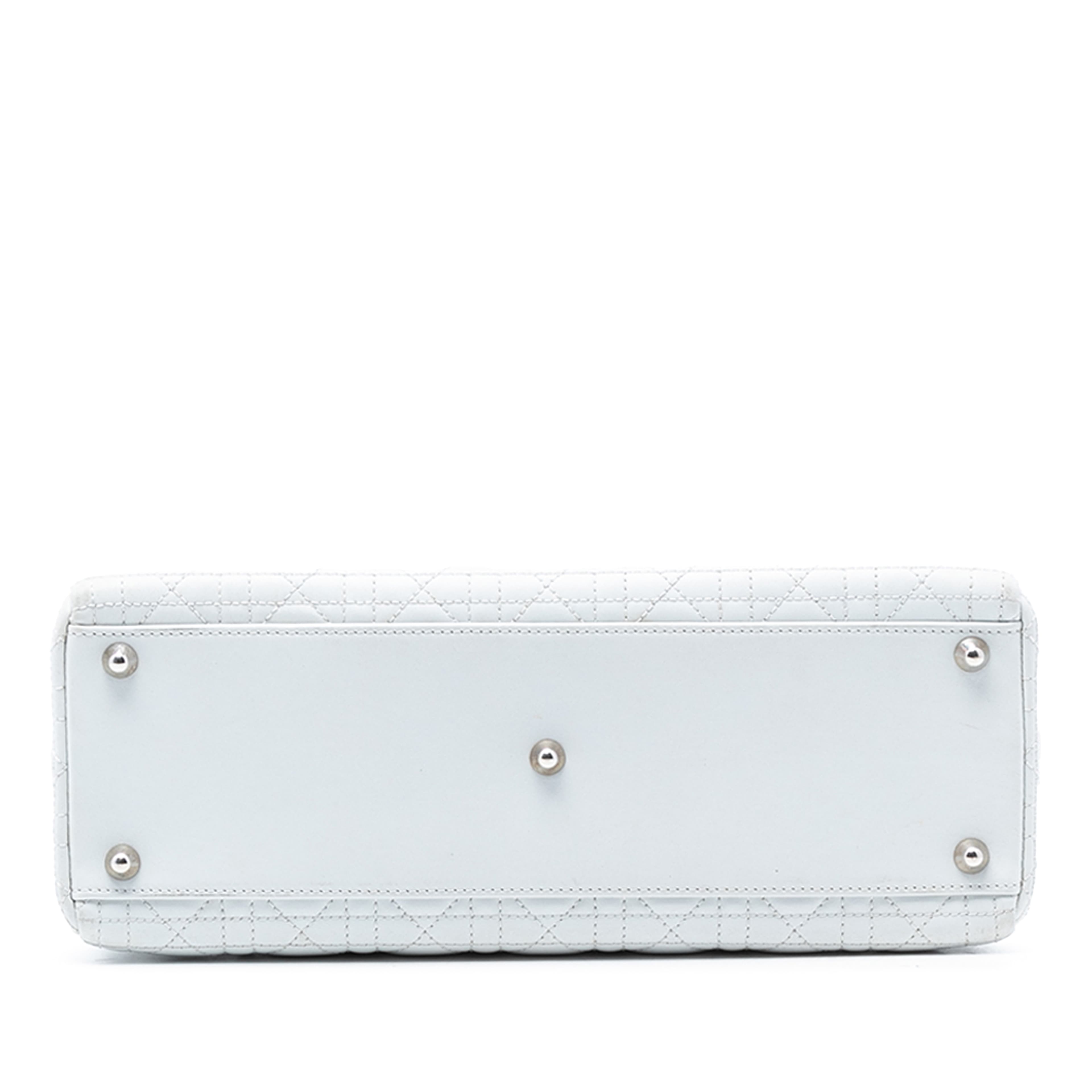 Dior Large Lambskin Cannage Lady Dior, från Luxclusif, i färgen vit. Klicka för att öppna bilden i stort format