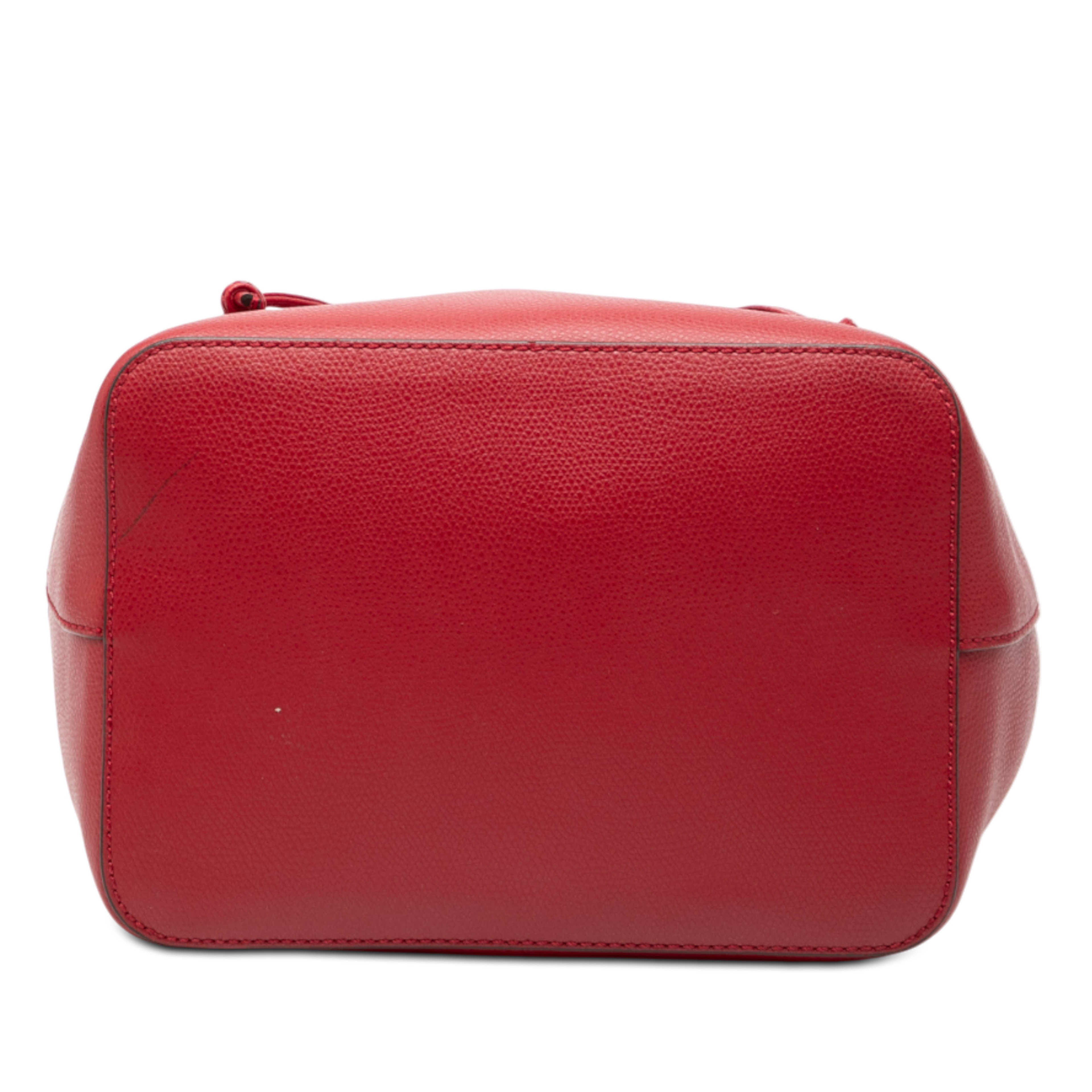 Fendi Leather F Is Fendi Backpack, från Luxclusif, i färgen red. Klicka för att öppna bilden i stort format