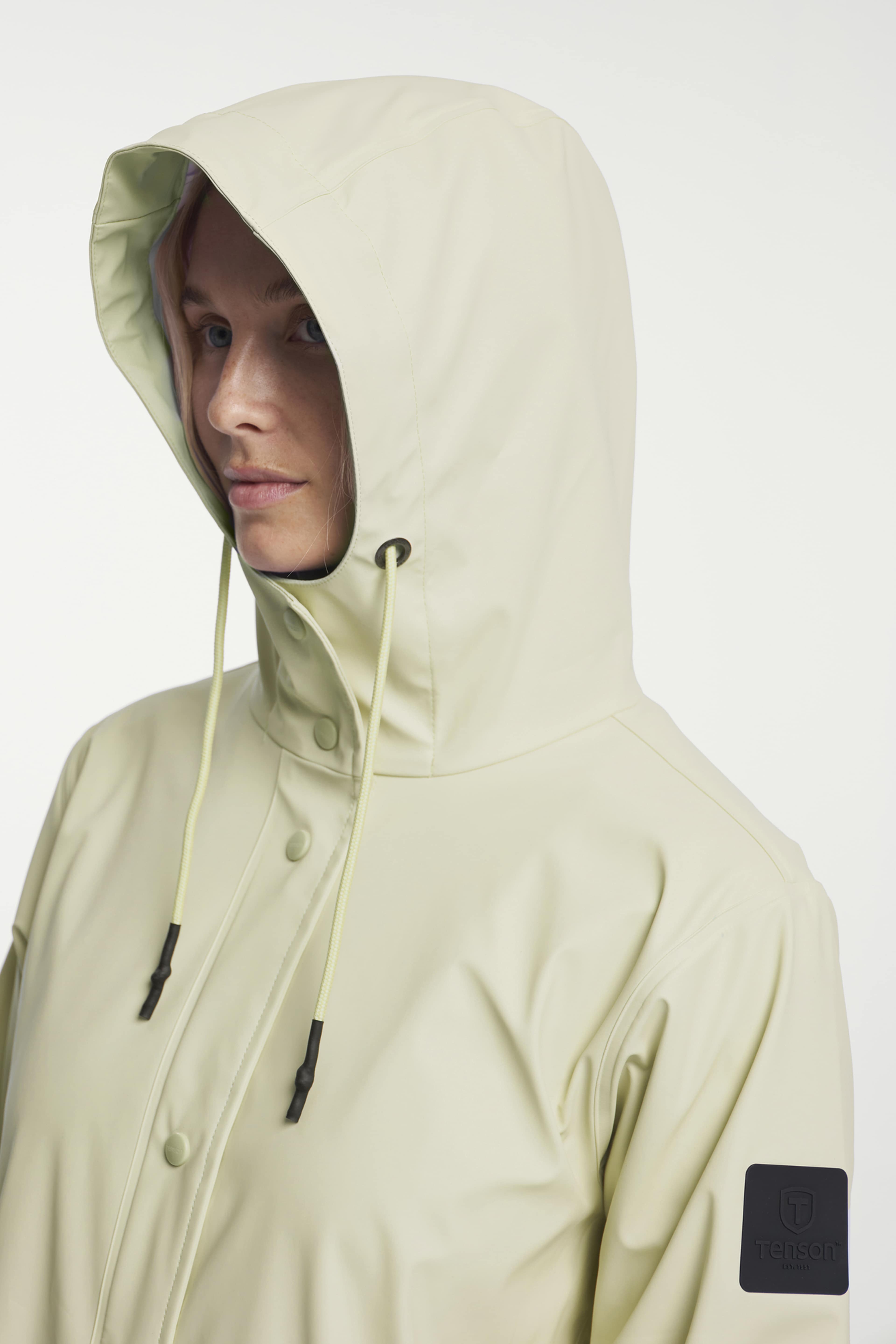 Apelviken Rain Coat Women, från Tenson, i färgen sand. Klicka för att öppna bilden i stort format