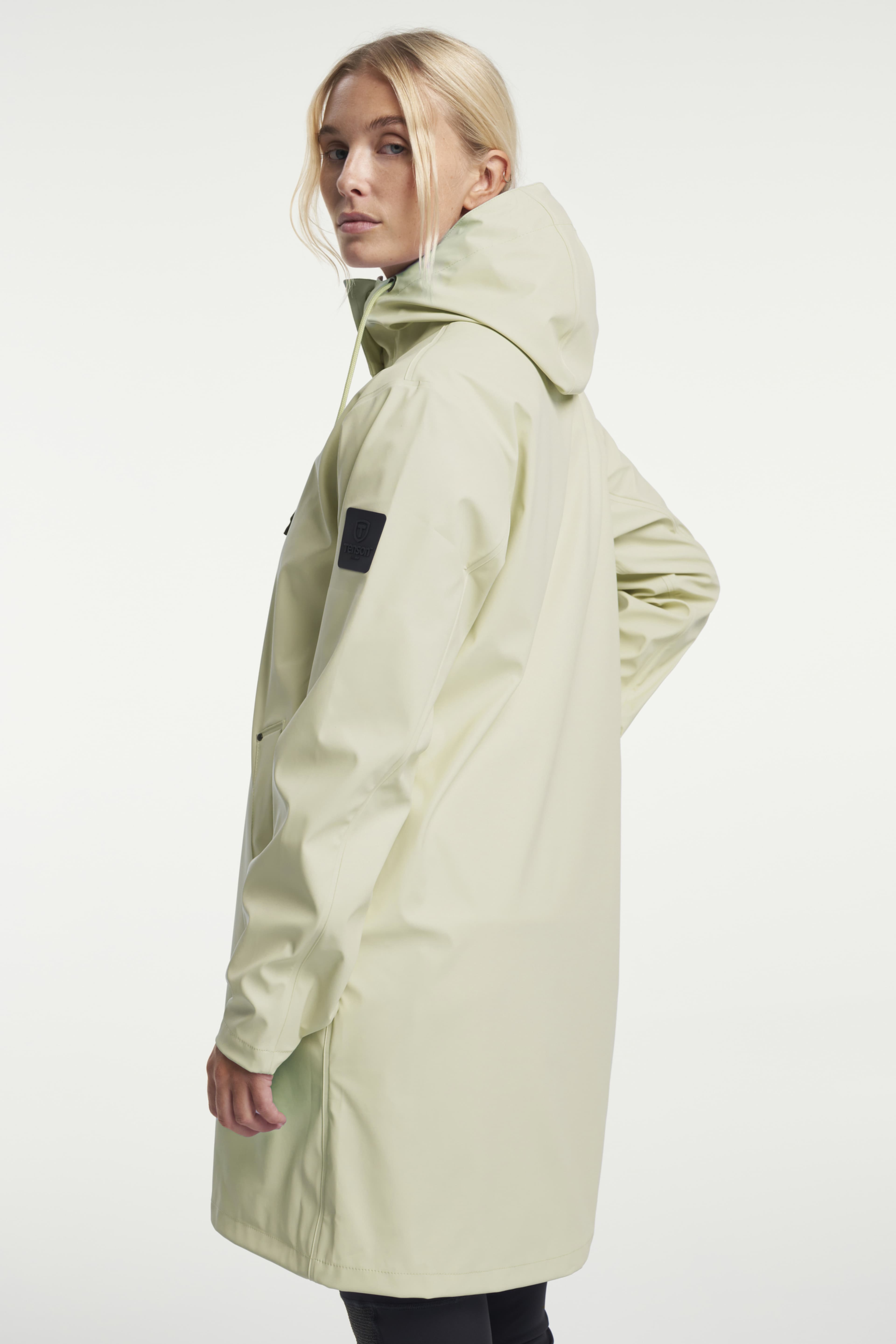 Apelviken Rain Coat Women, från Tenson, i färgen sand. Klicka för att öppna bilden i stort format