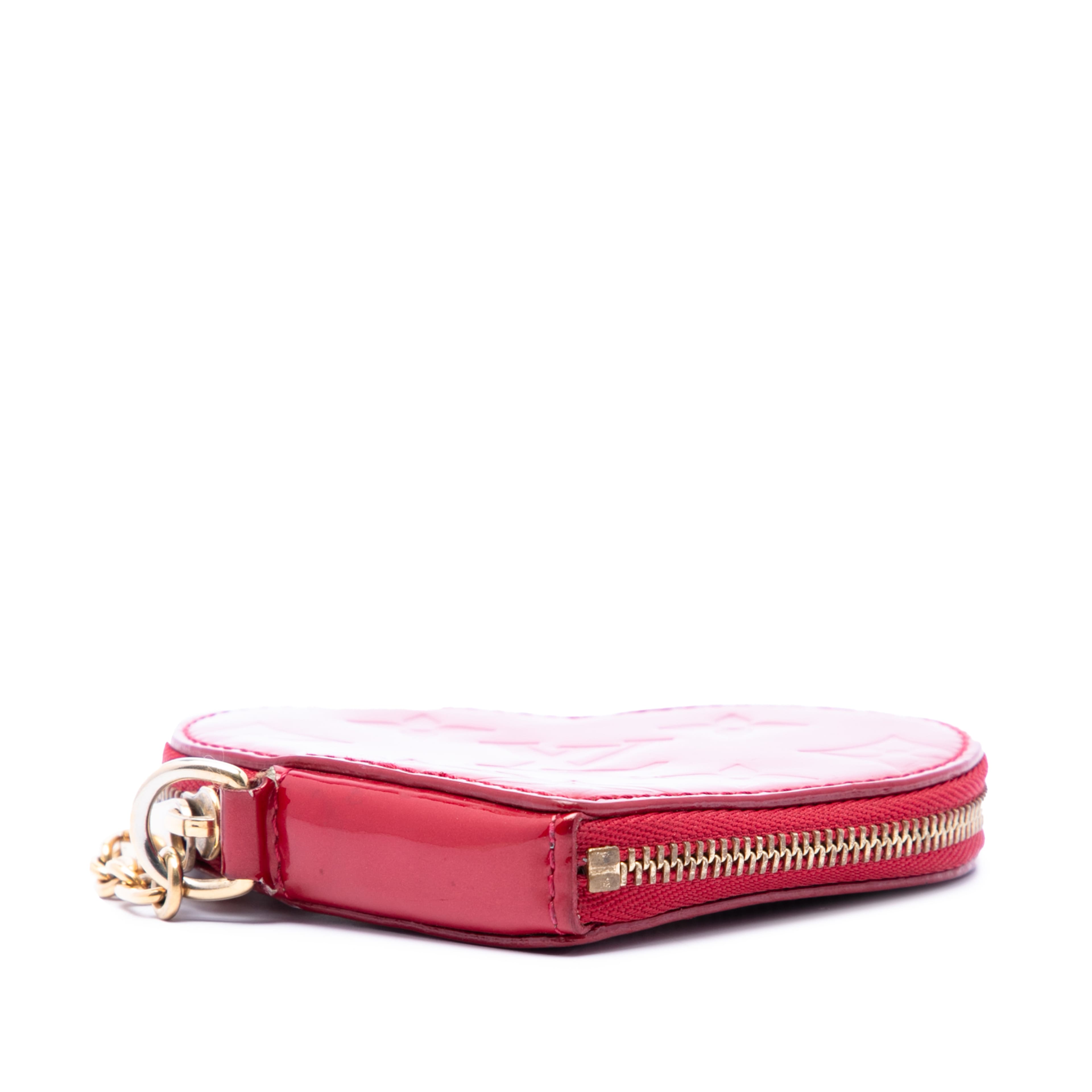 Louis Vuitton Monogram Vernis Heart Coin Purse, från Luxclusif, i färgen röd. Klicka för att öppna bilden i stort format