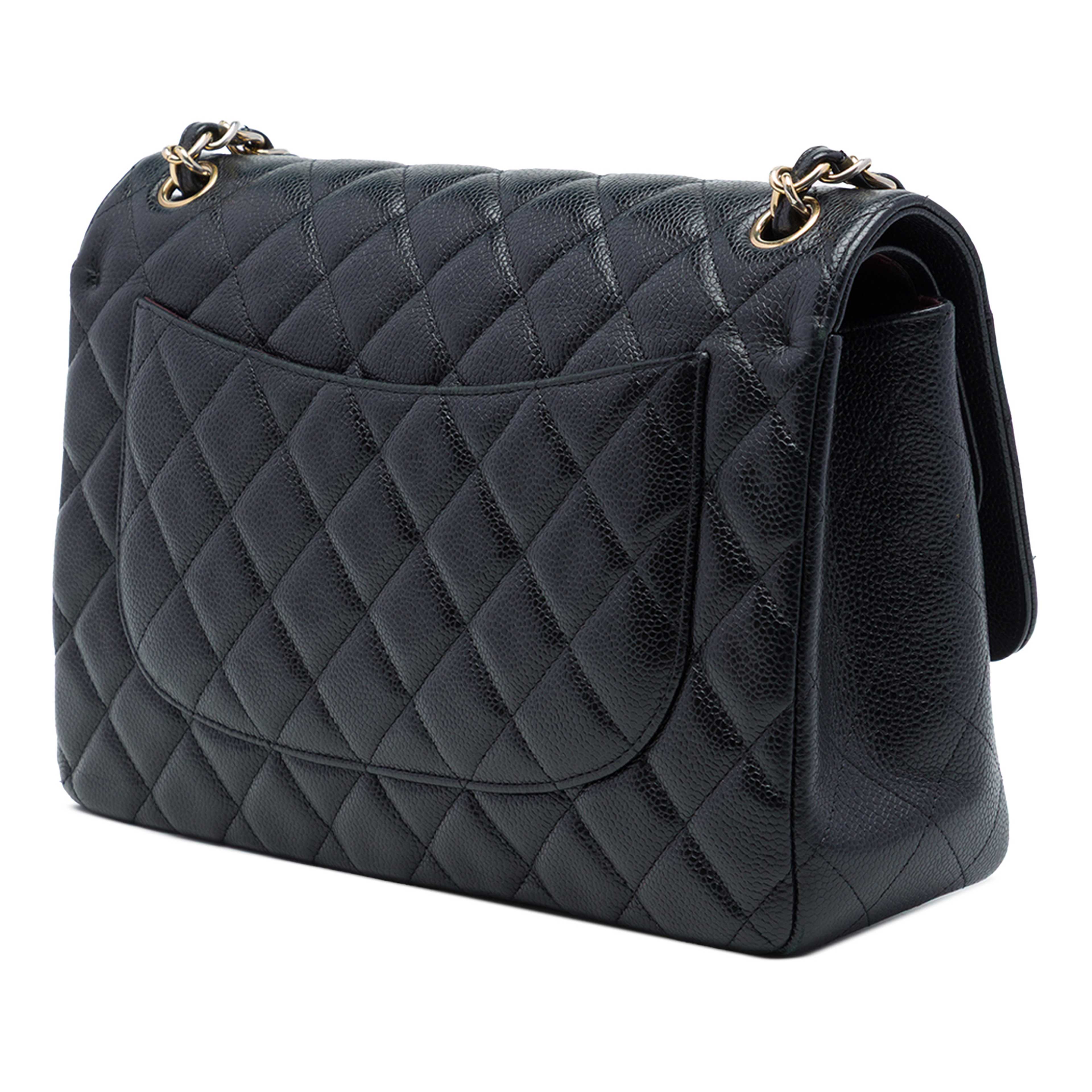 Chanel Jumbo Classic Caviar Double Flap, från Luxclusif, i färgen svart. Klicka för att öppna bilden i stort format