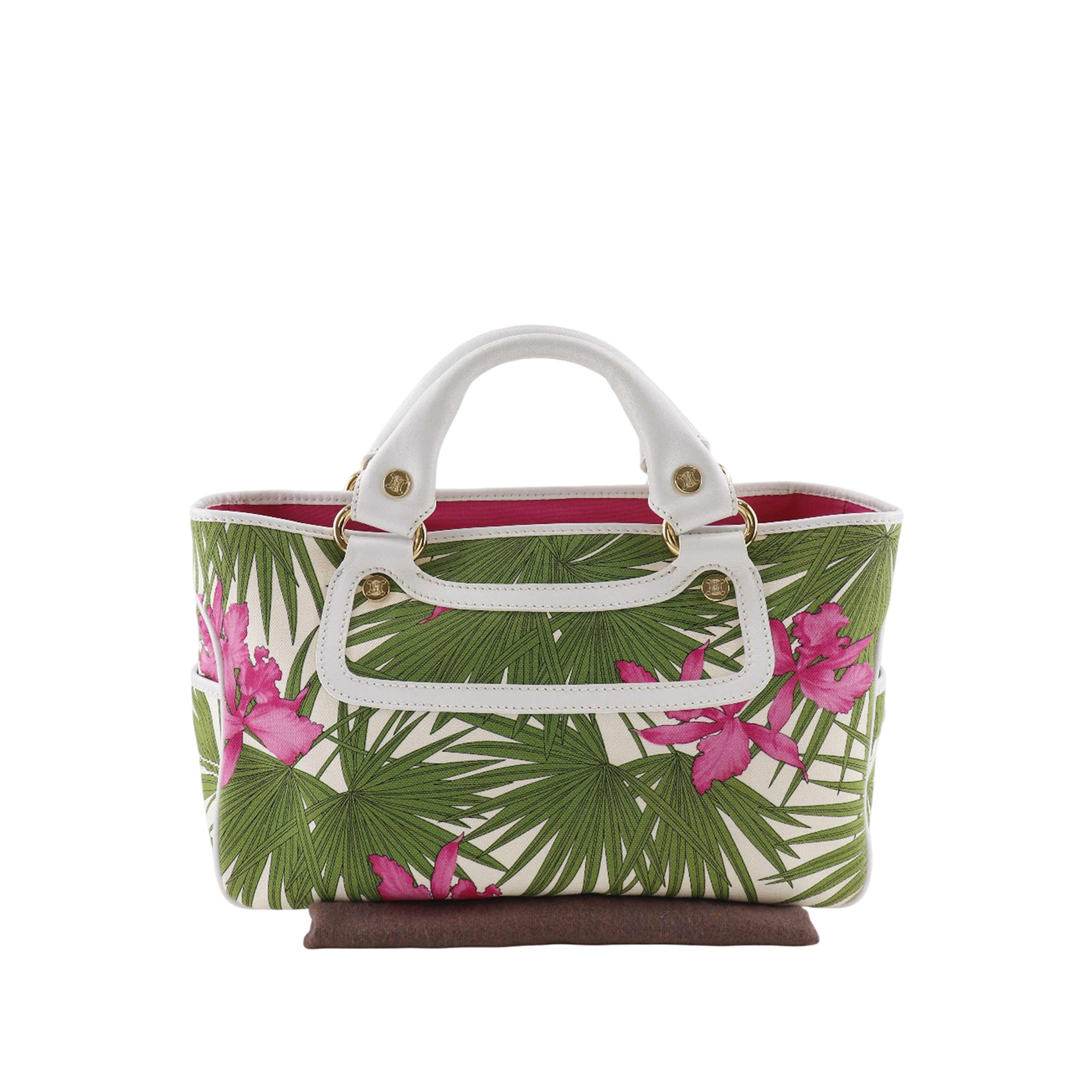 Celine Canvas Botanical Print Boogie Handbag, från Luxclusif, i färgen vit. Klicka för att öppna bilden i stort format