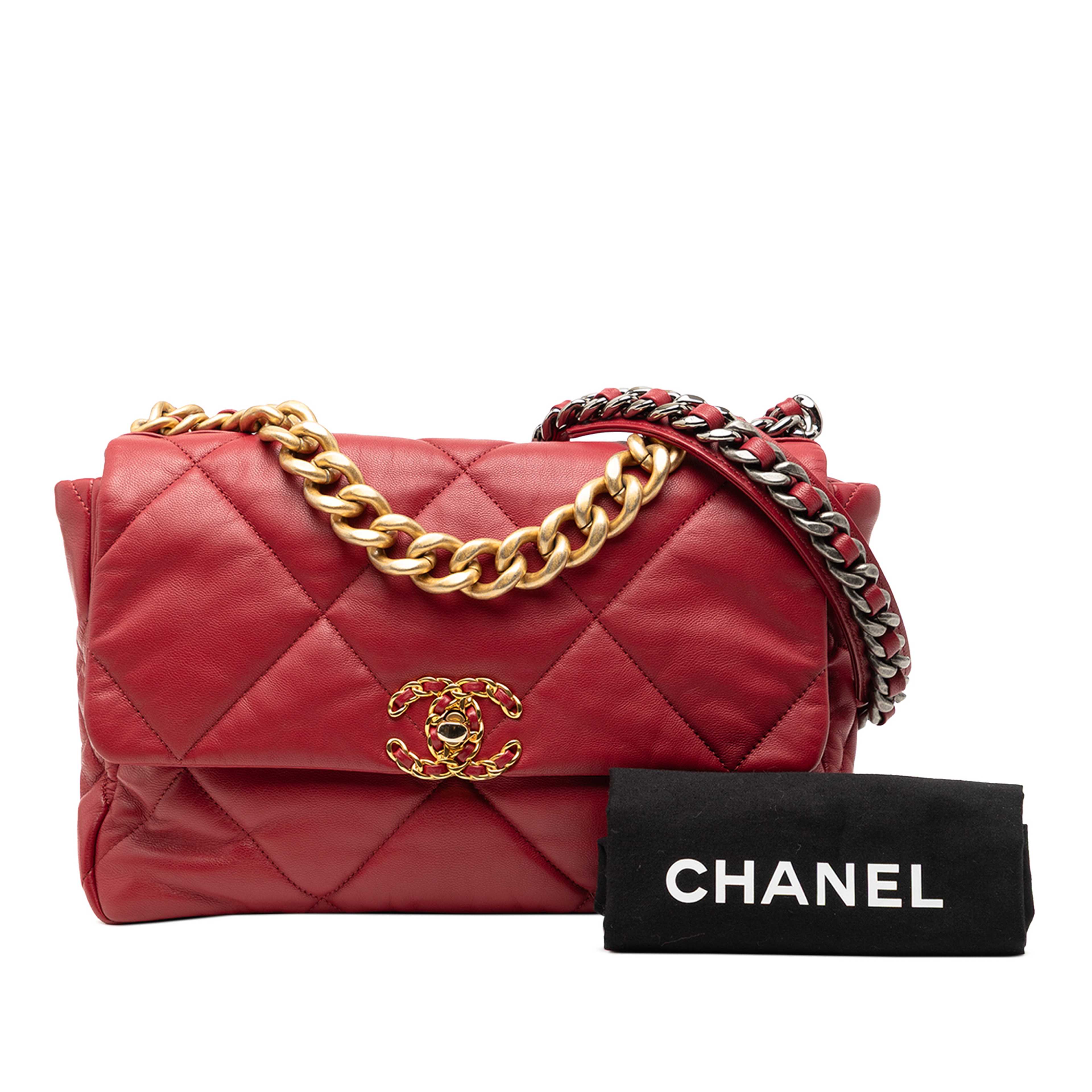 Chanel Large Lambskin 19 Flap, från Luxclusif, i färgen röd. Klicka för att öppna bilden i stort format