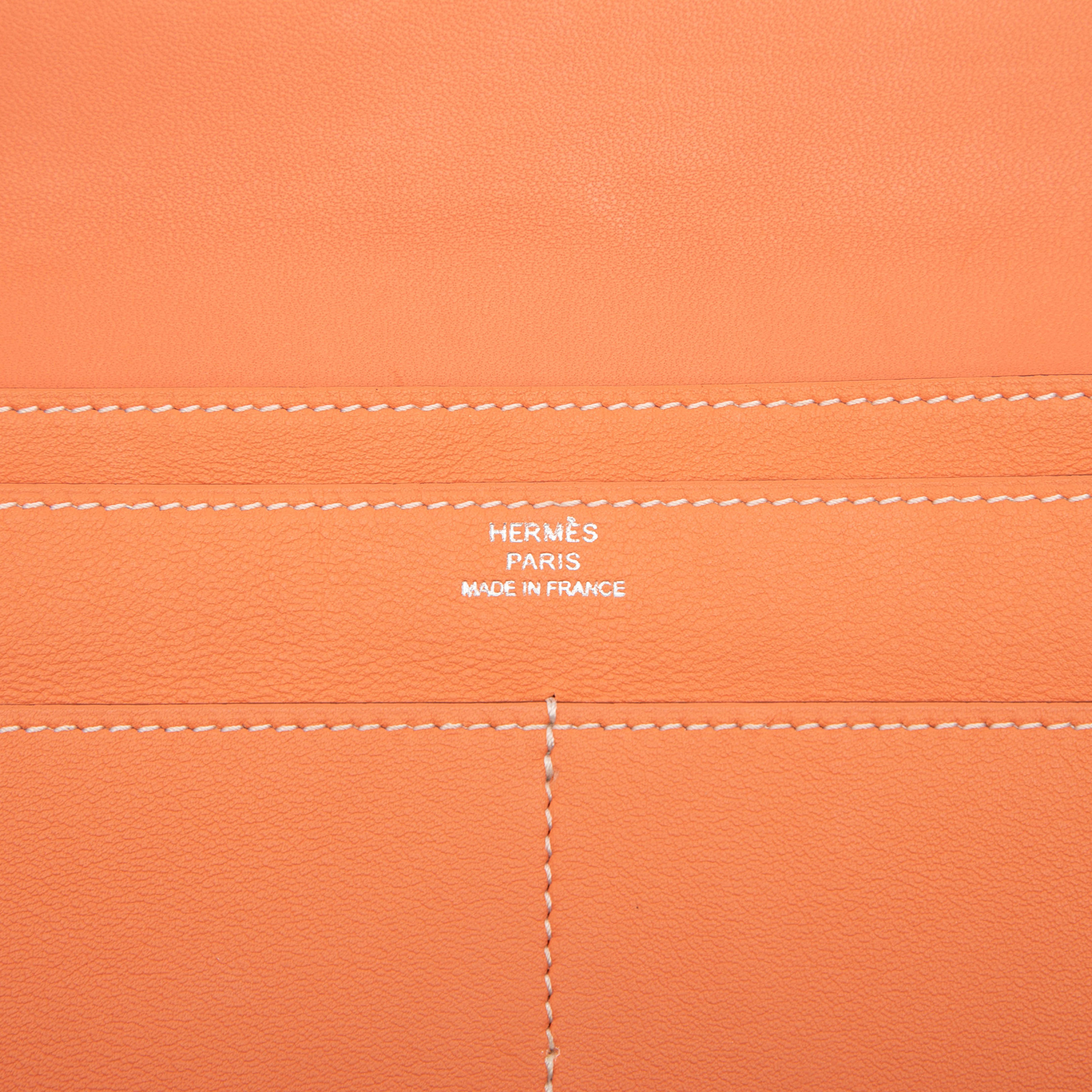 Hermès Clemence Dogon Duo Wallet Gm, från Luxclusif, i färgen orange. Klicka för att öppna bilden i stort format