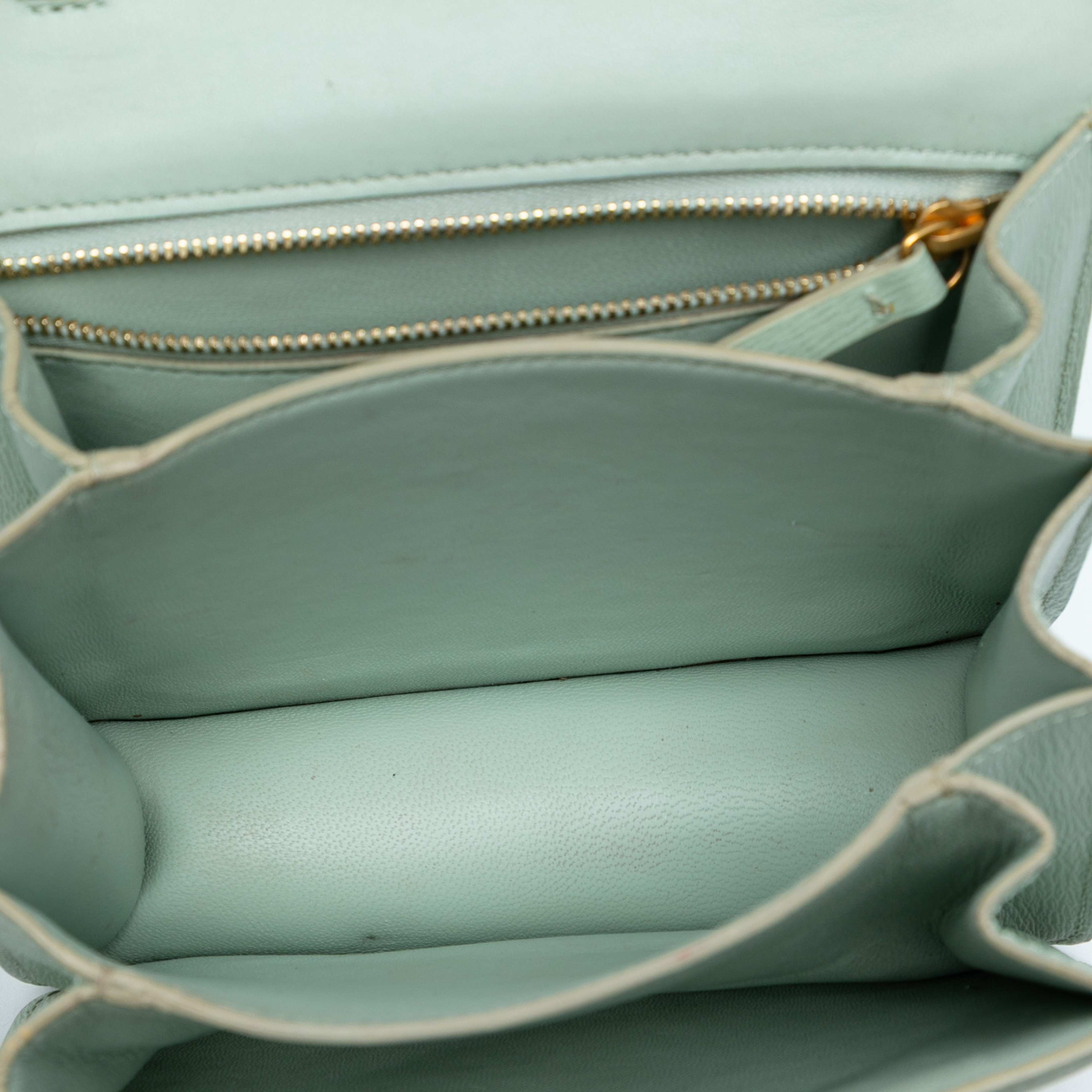 Celine Small Calfskin Classic Box, från Luxclusif, i färgen mint. Klicka för att öppna bilden i stort format