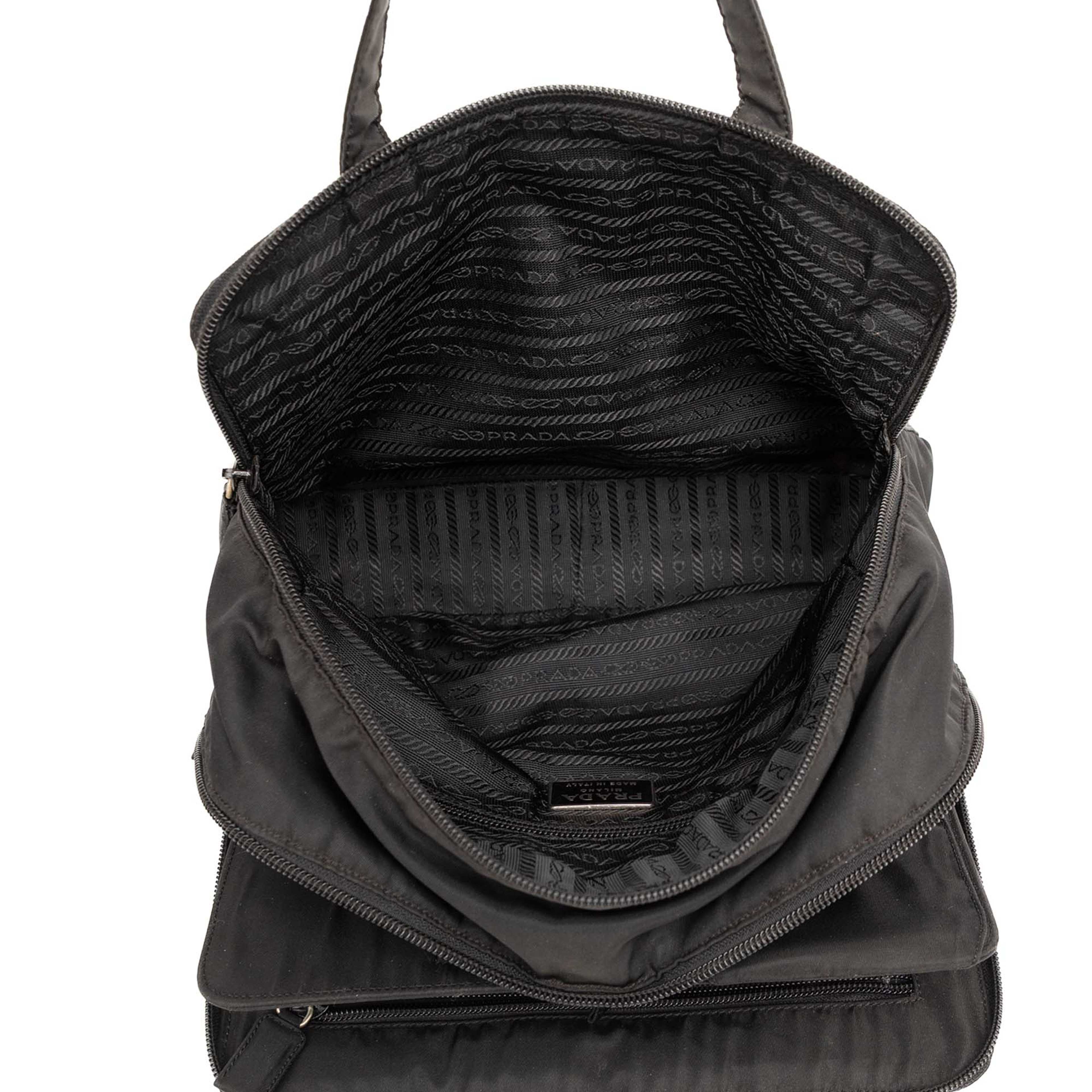 Prada Tessuto Handbag, från Luxclusif, i färgen black. Klicka för att öppna bilden i stort format