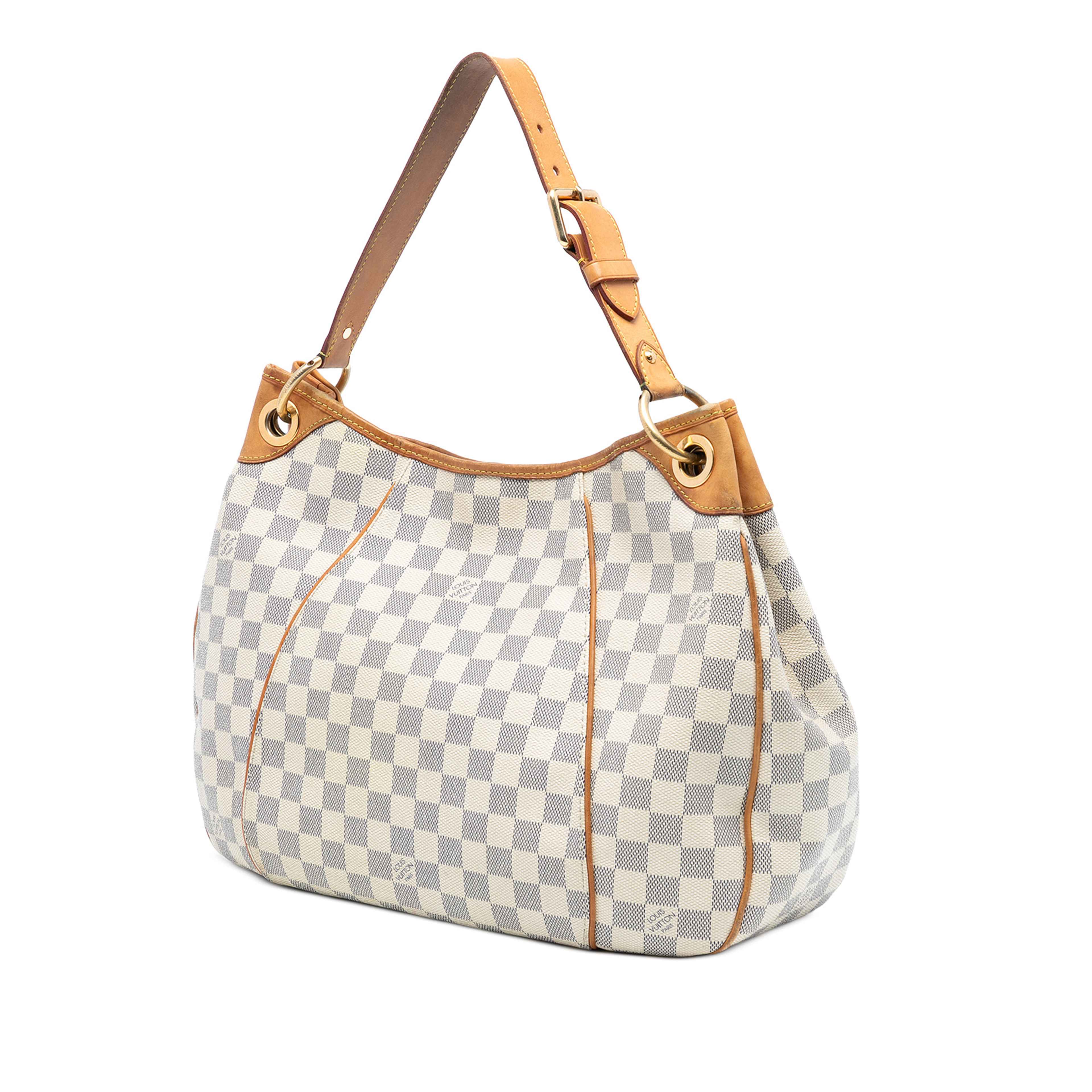 Louis Vuitton Damier Azur Galliera Pm, från Luxclusif, i färgen white. Klicka för att öppna bilden i stort format