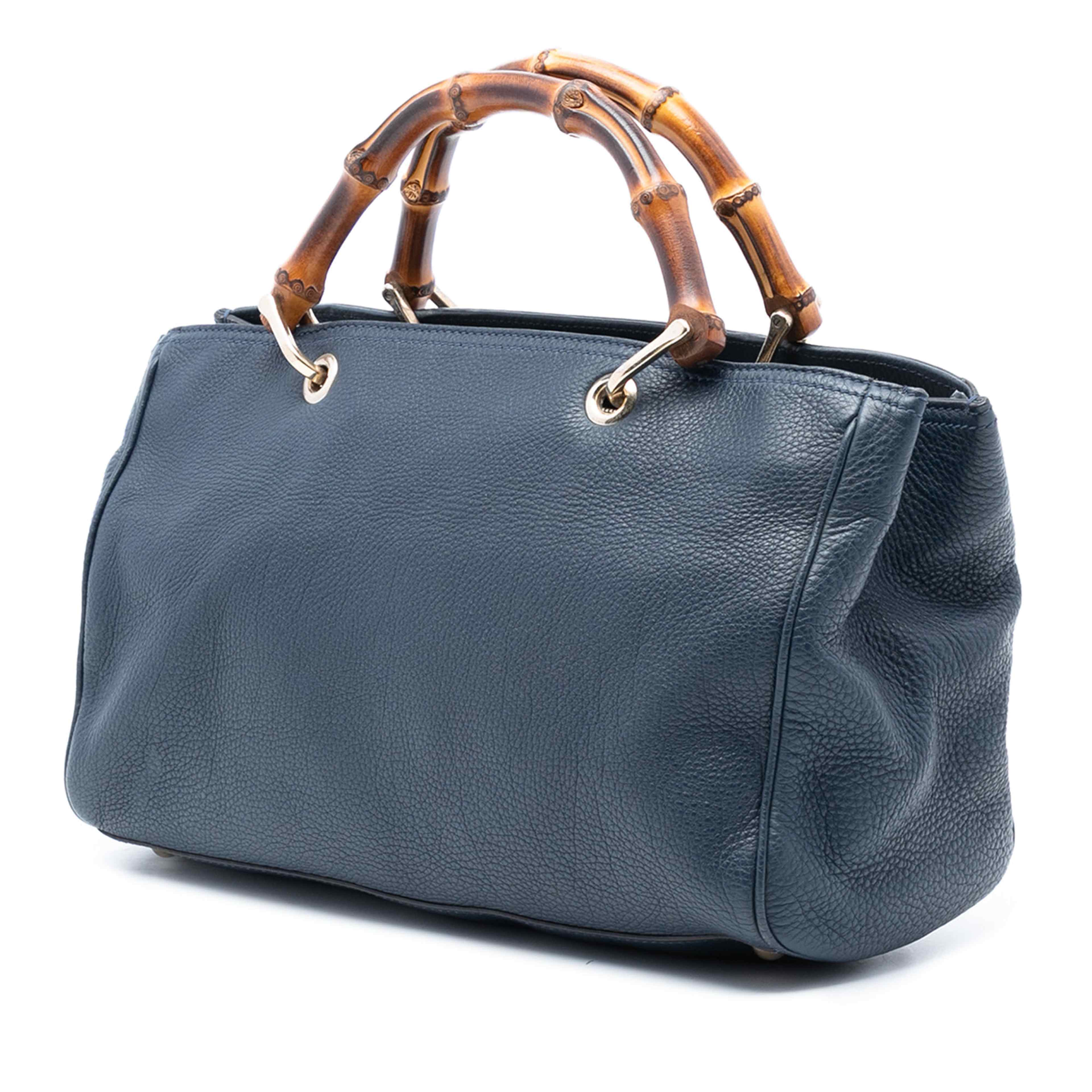 Gucci Medium Calfskin Bamboo Shopper Satchel, från Luxclusif, i färgen navy. Klicka för att öppna bilden i stort format