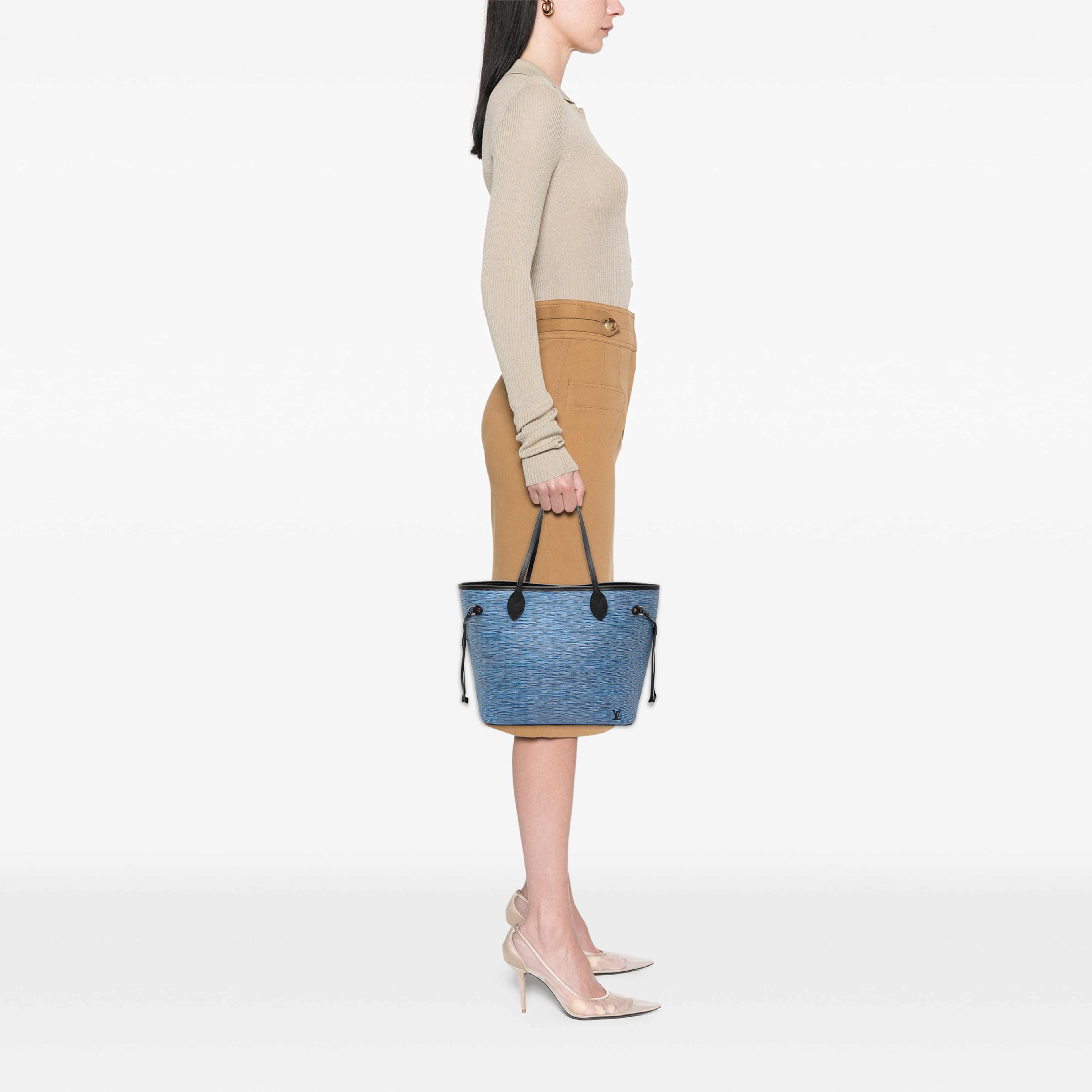 Louis Vuitton Epi Denim Neverfull Mm, från Luxclusif, i färgen svart. Klicka för att öppna bilden i stort format