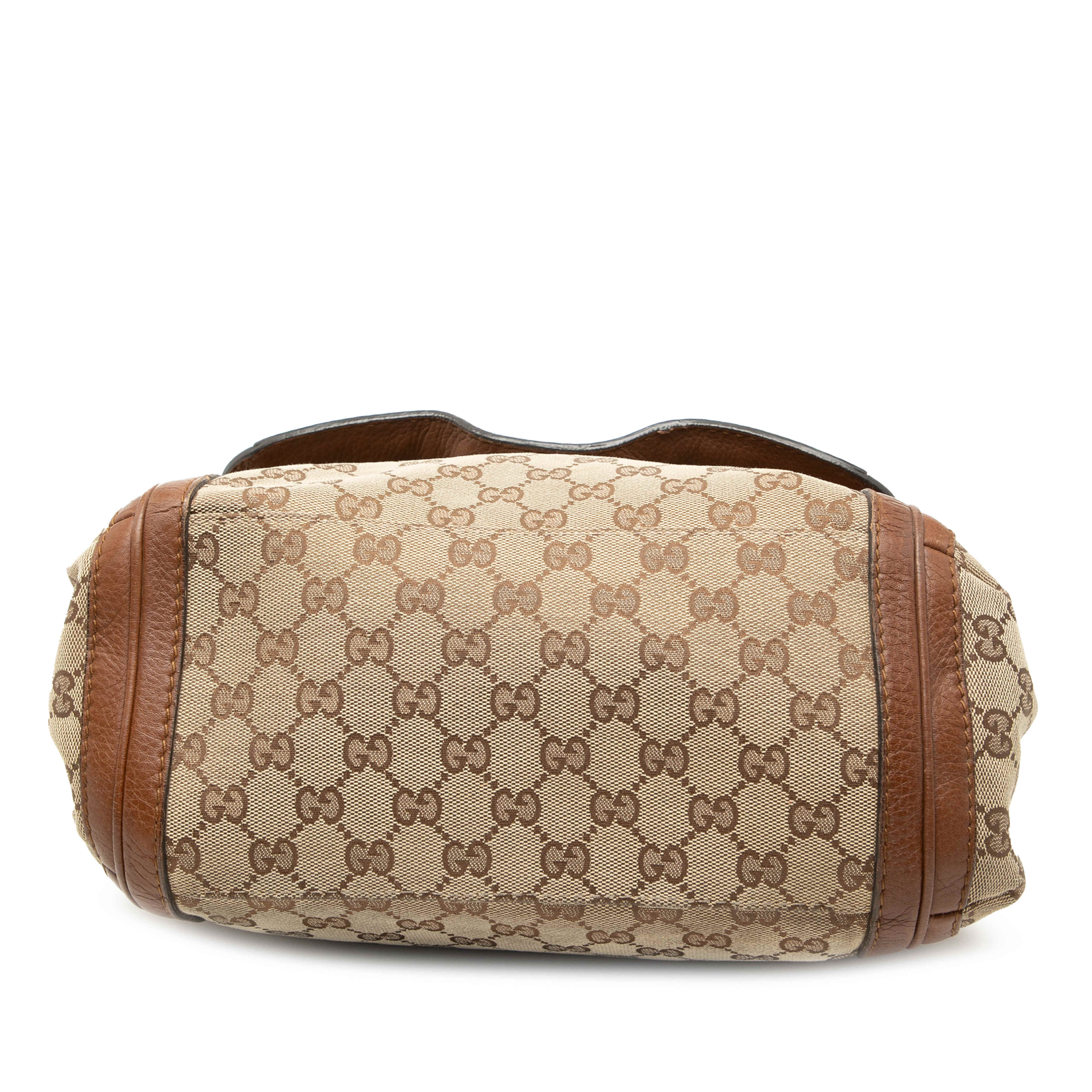 Gucci Gg Canvas Bella Flap Satchel, från Luxclusif, i färgen beige. Klicka för att öppna bilden i stort format