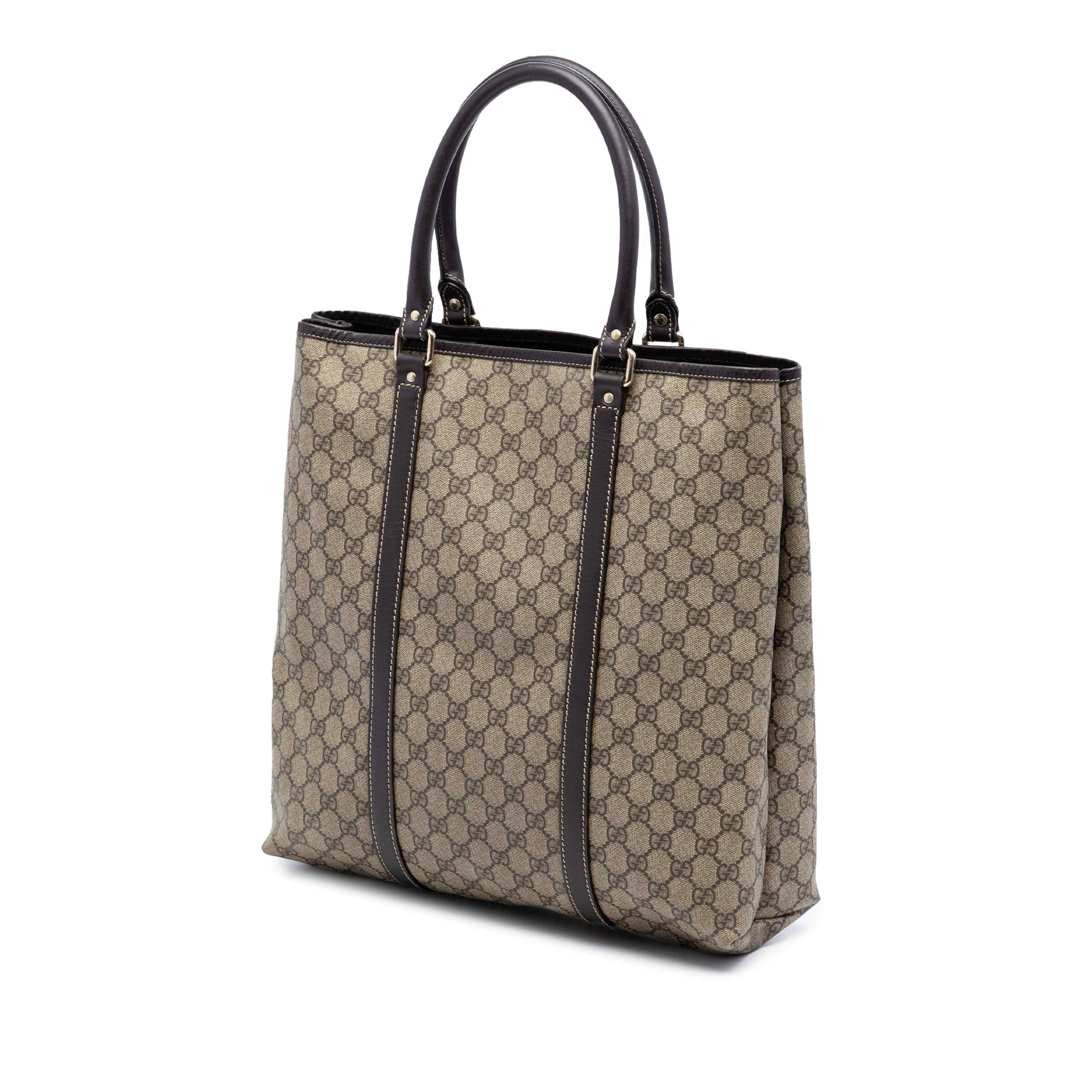 Gucci Gg Supreme Joy Vertical Tote, från Luxclusif, i färgen beige. Klicka för att öppna bilden i stort format