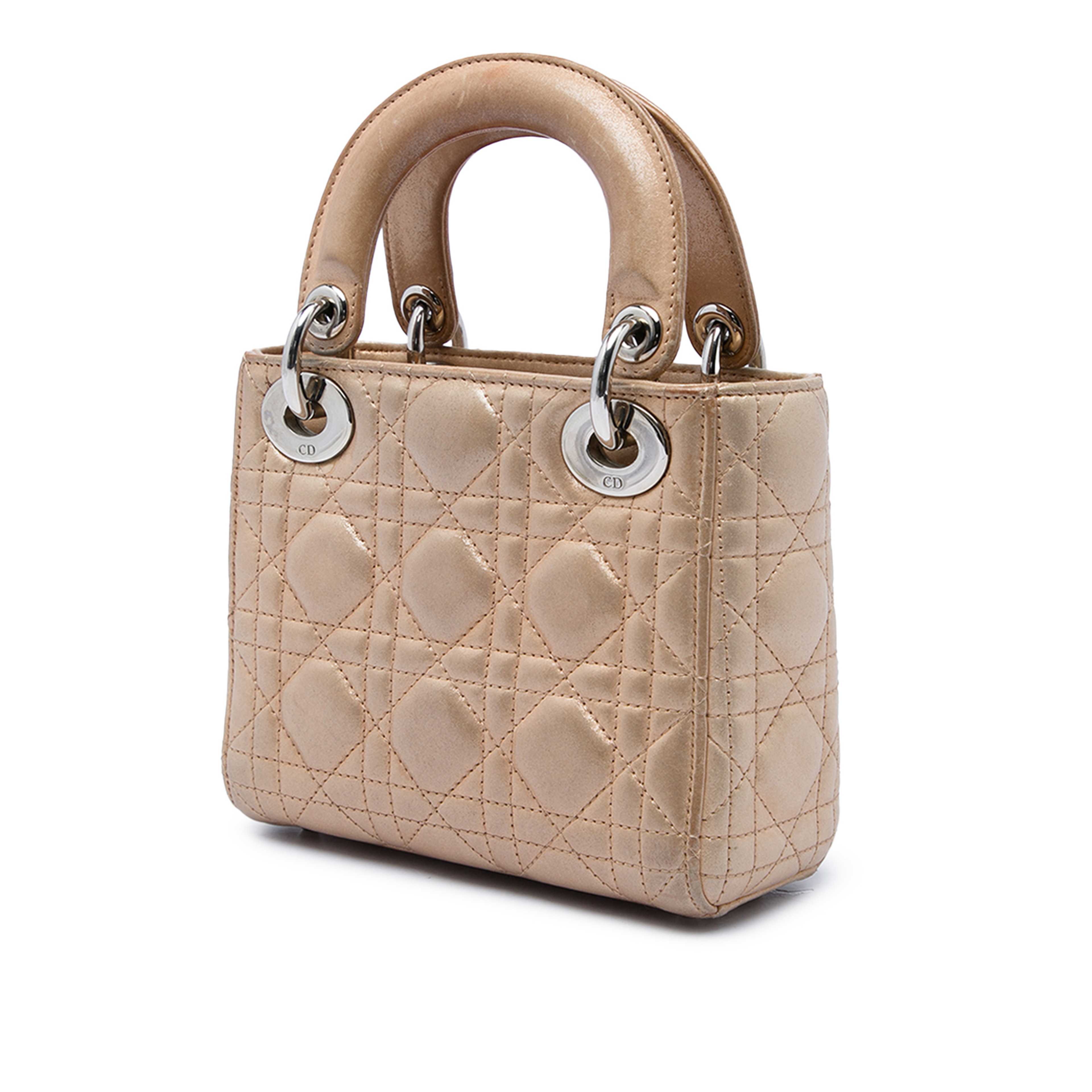 Dior Mini Iridescent Lambskin Cannage Lady Dior, från Luxclusif, i färgen beige. Klicka för att öppna bilden i stort format