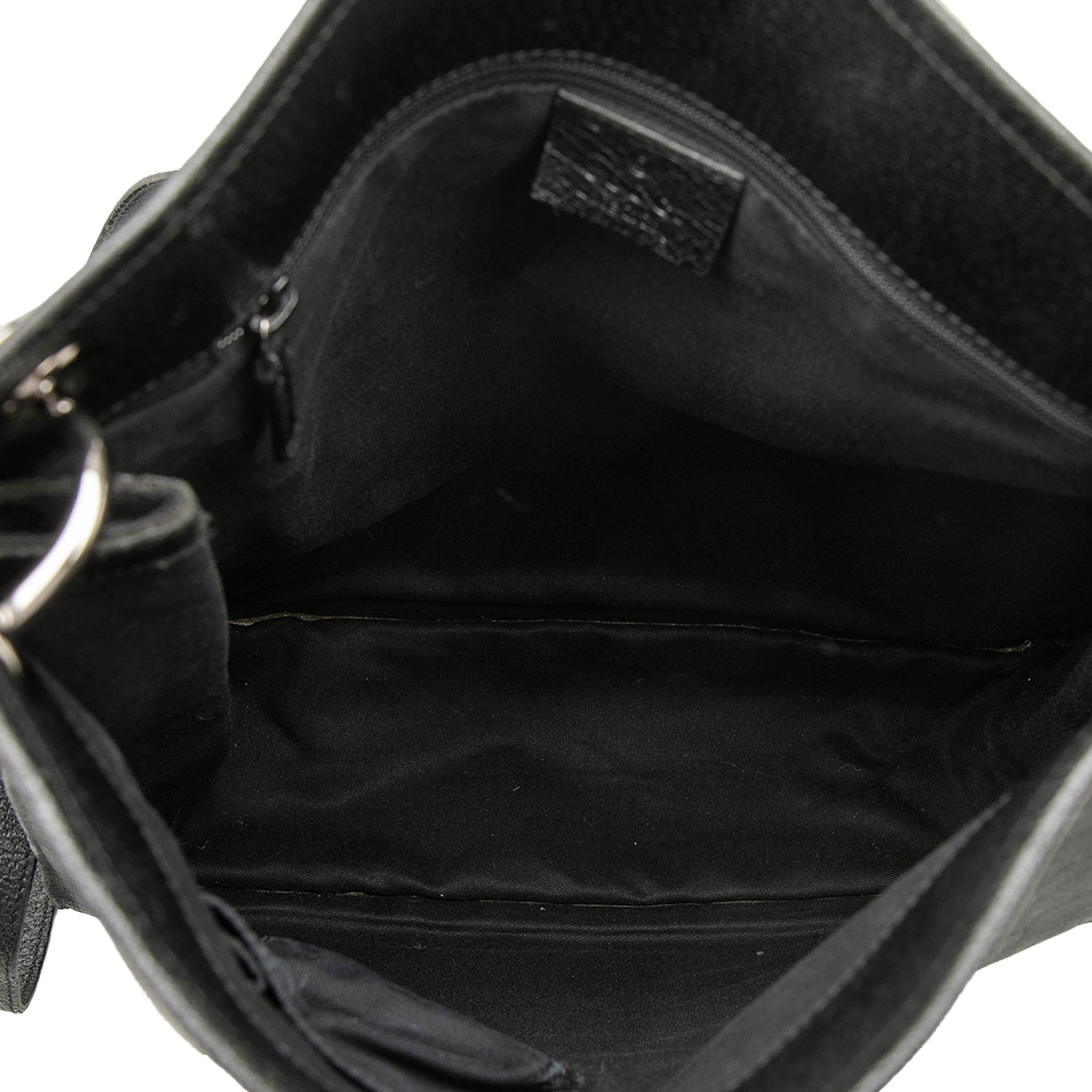 Gucci Gg Canvas Eclipse Crossbody, från Luxclusif, i färgen svart. Klicka för att öppna bilden i stort format