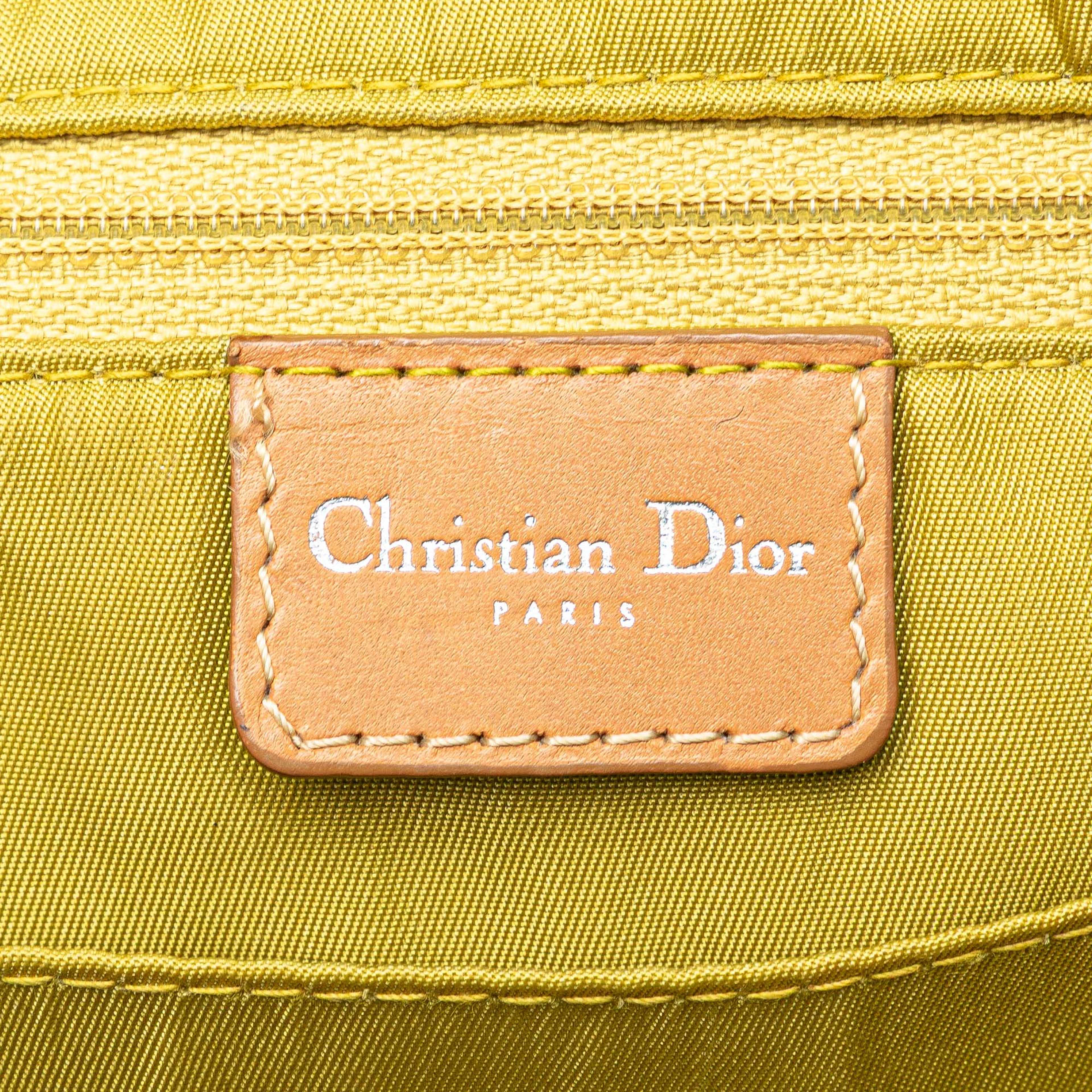 Dior Denim Double Saddle Bowler Bag, från Luxclusif, i färgen light blue. Klicka för att öppna bilden i stort format