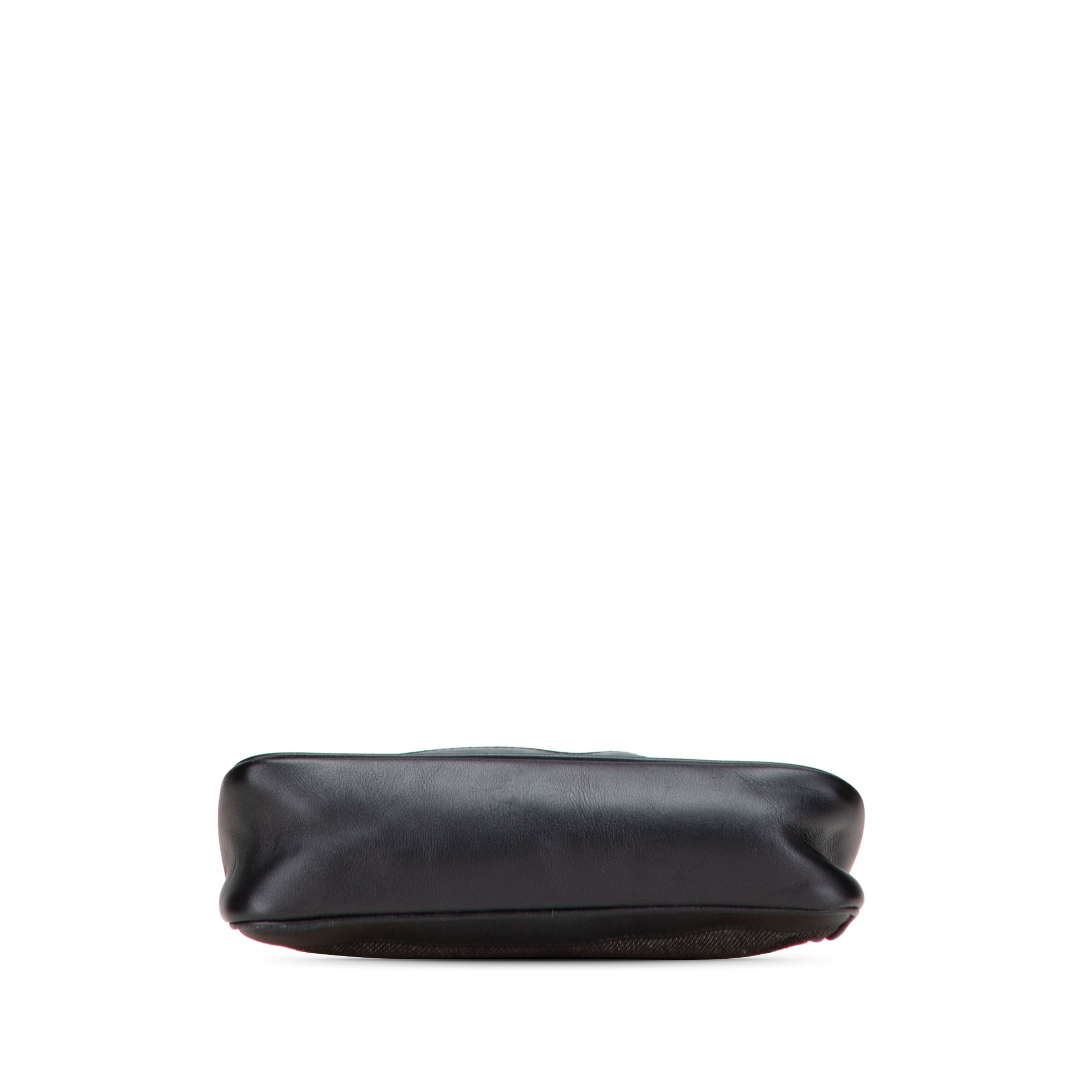 Gucci Denim Web Shoulder Bag, från Luxclusif, i färgen black.