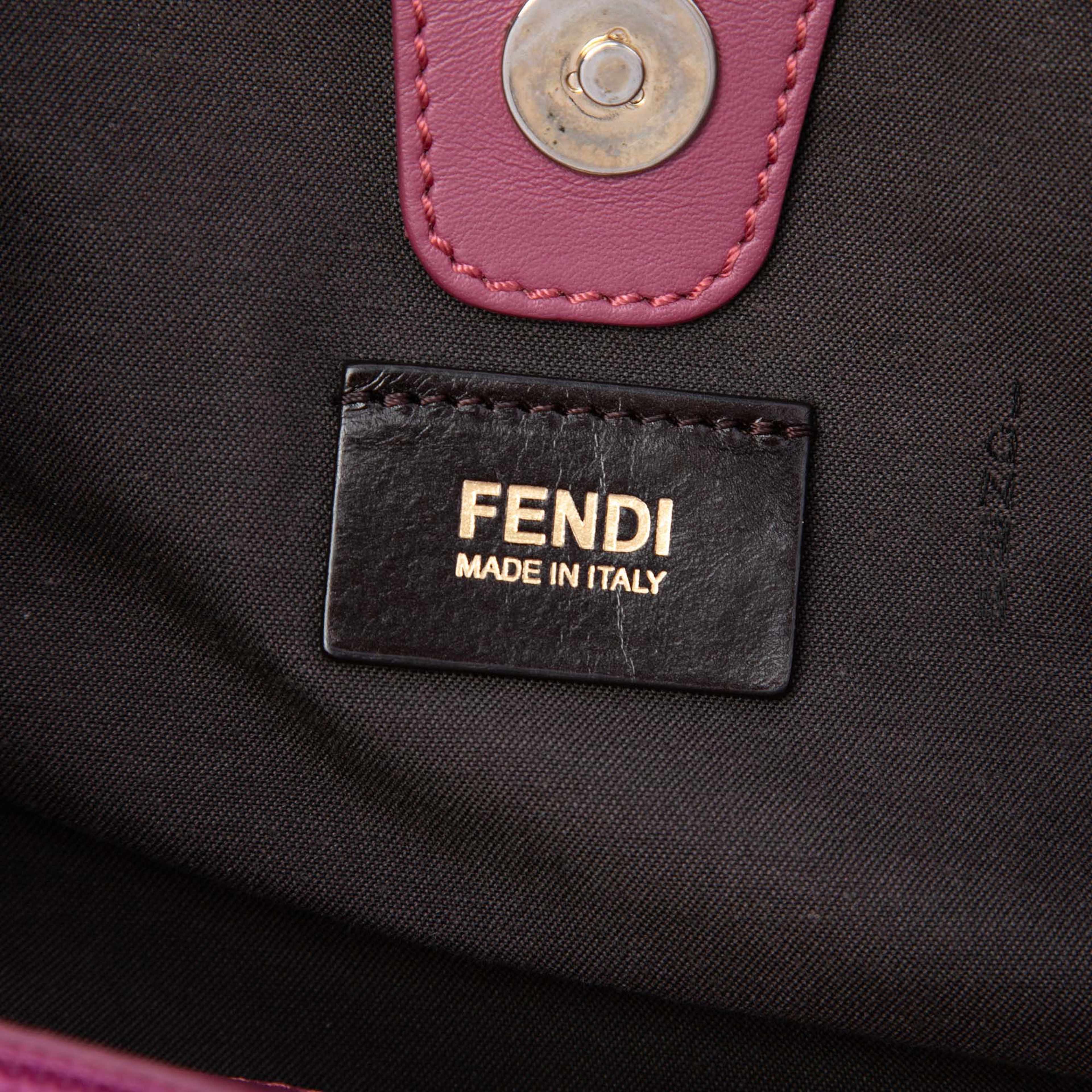 Fendi Zucchino Canvas Tote, från Luxclusif, i färgen beige. Klicka för att öppna bilden i stort format