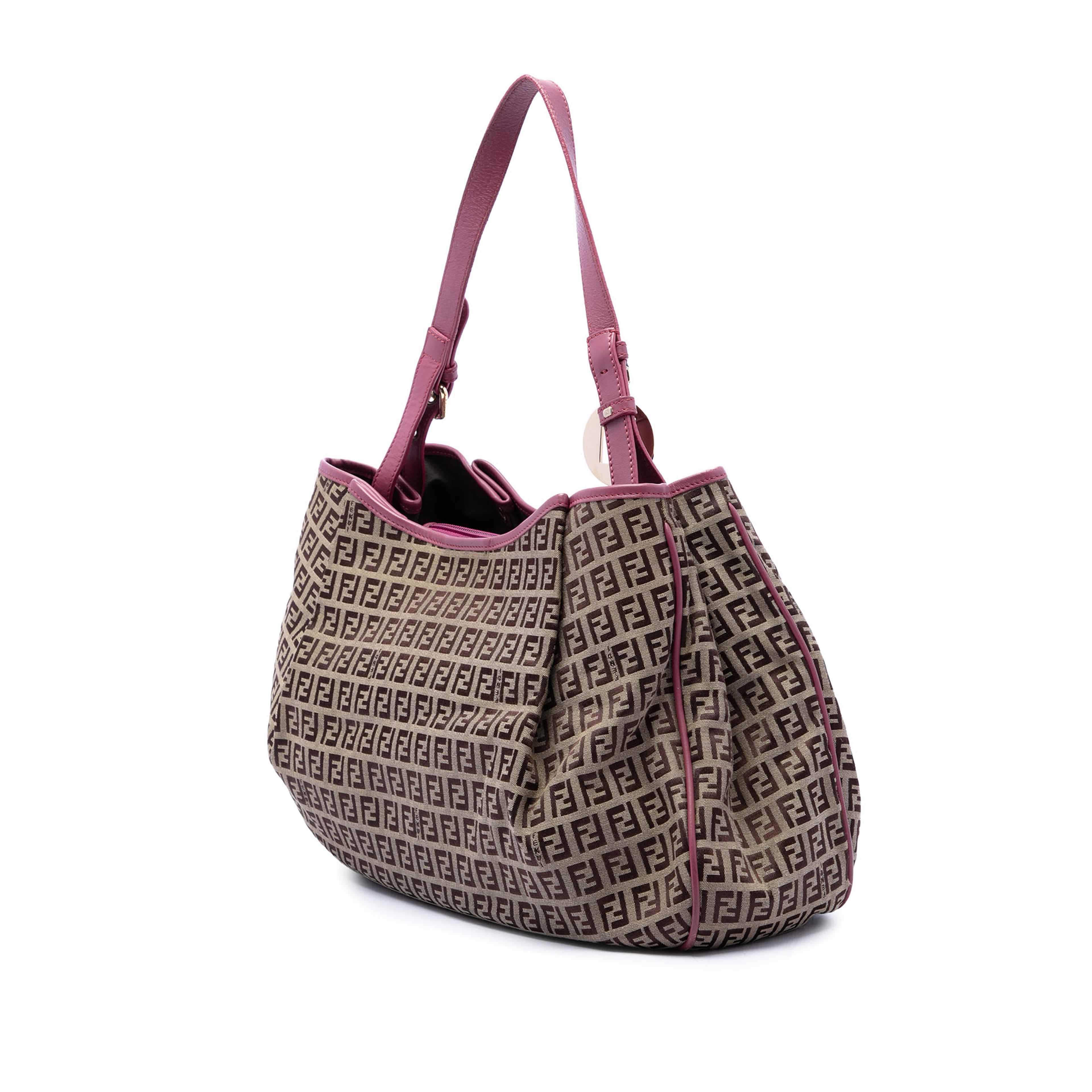 Fendi Zucchino Canvas Tote, från Luxclusif, i färgen beige. Klicka för att öppna bilden i stort format