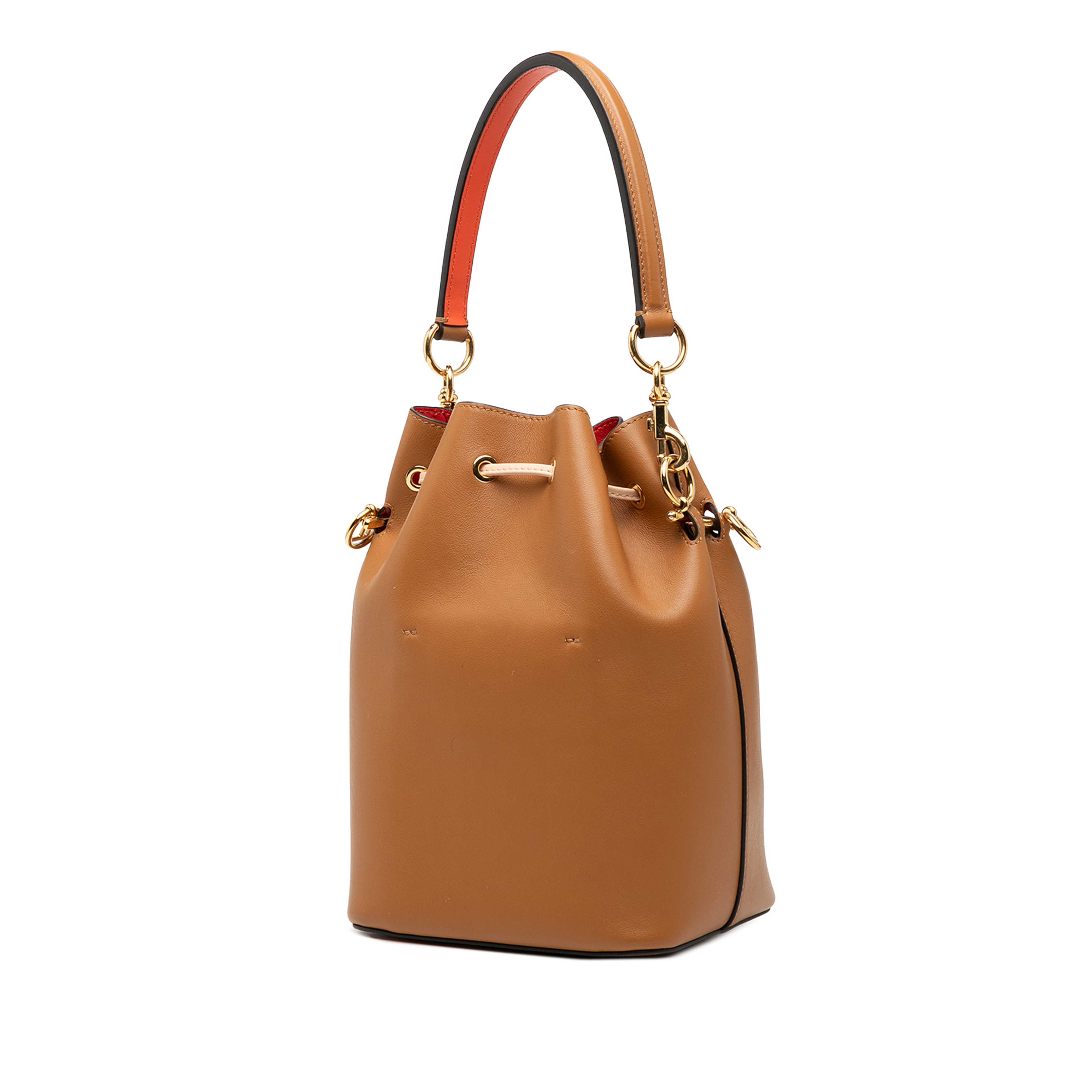Fendi Small Perforated Leather Mon Tresor Bucket Bag, från Luxclusif, i färgen camel. Klicka för att öppna bilden i stort format