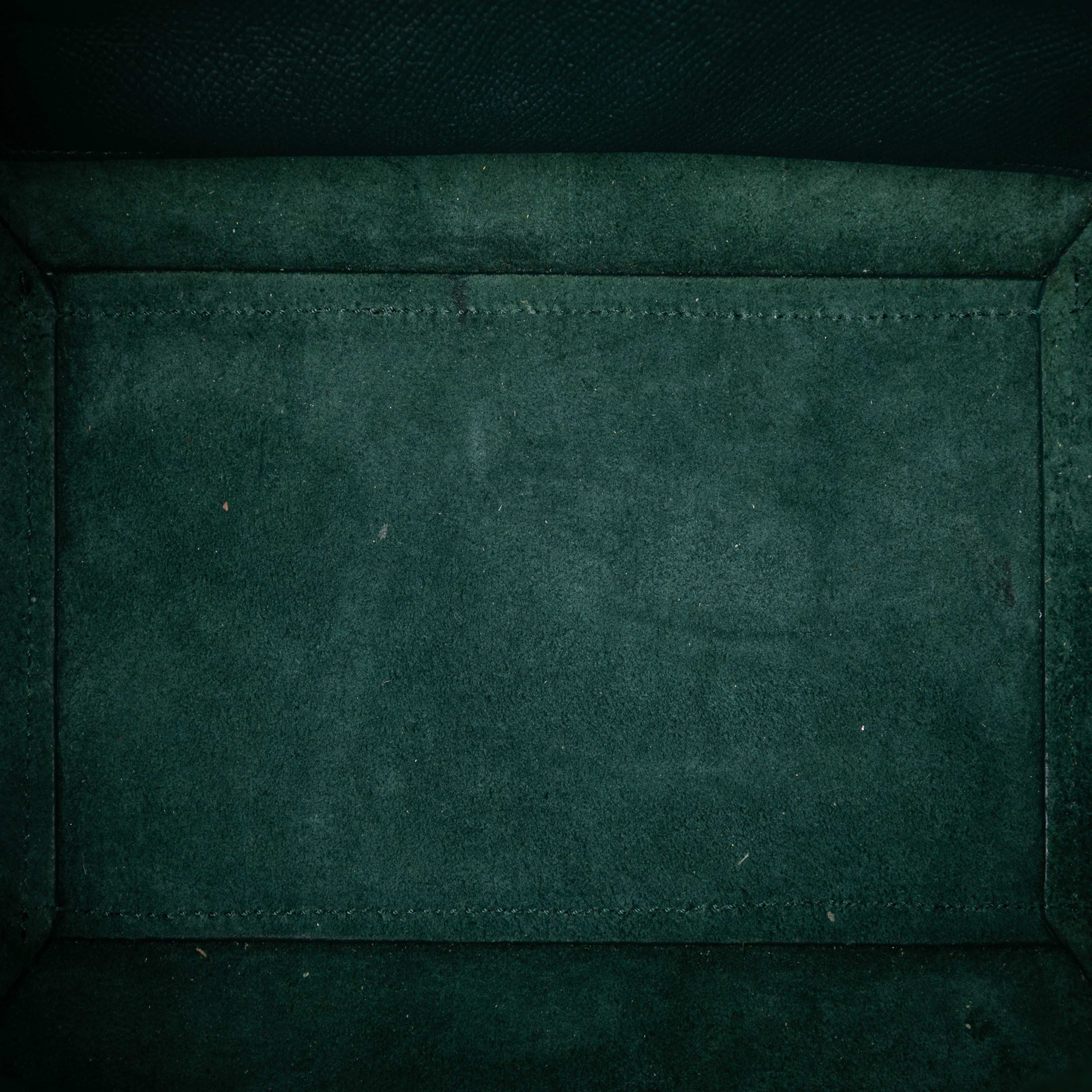 Celine Micro Grained Calfskin Belt Bag, från Luxclusif, i färgen dark green. Klicka för att öppna bilden i stort format