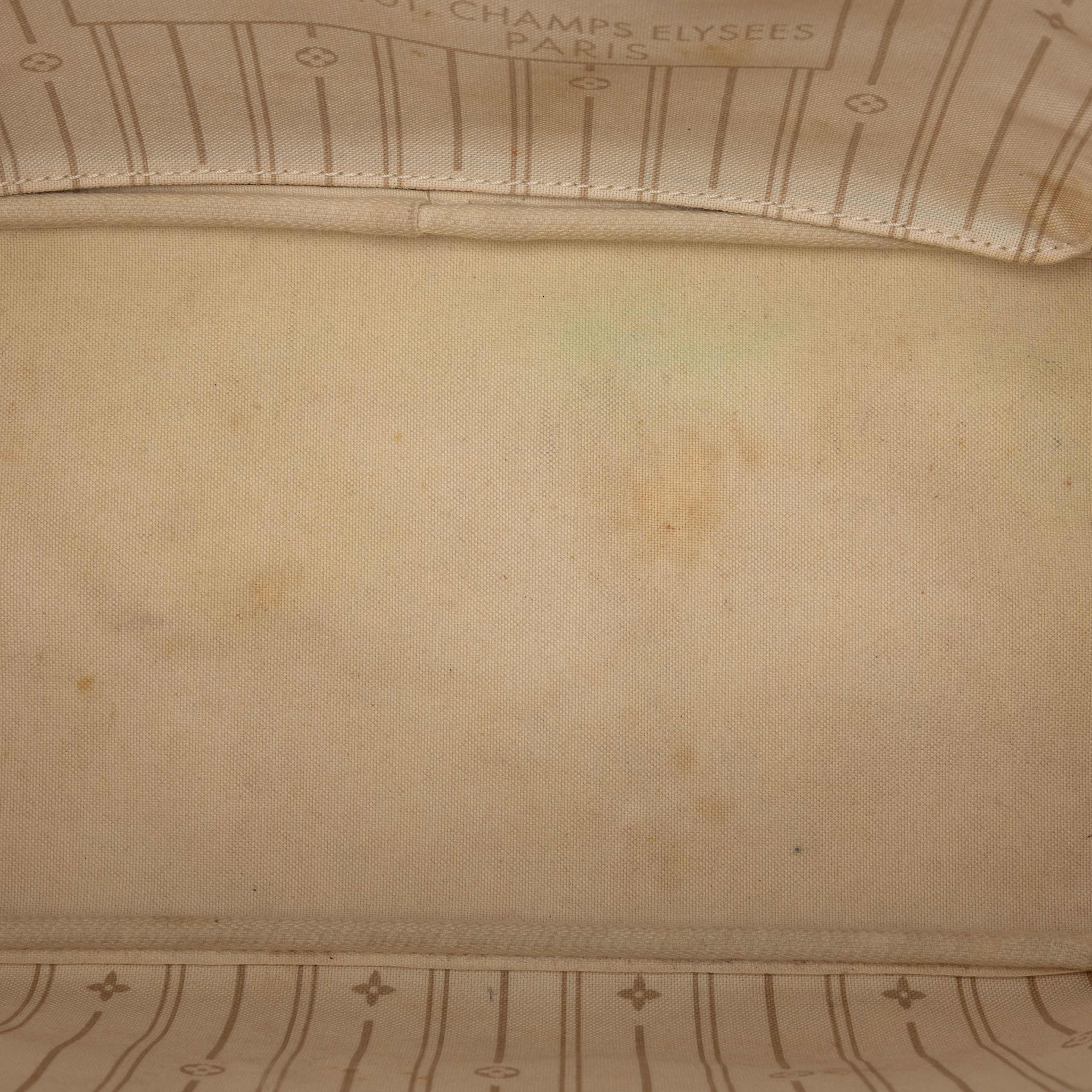 Louis Vuitton Damier Azur Neverfull Mm, från Luxclusif, i färgen white. Klicka för att öppna bilden i stort format