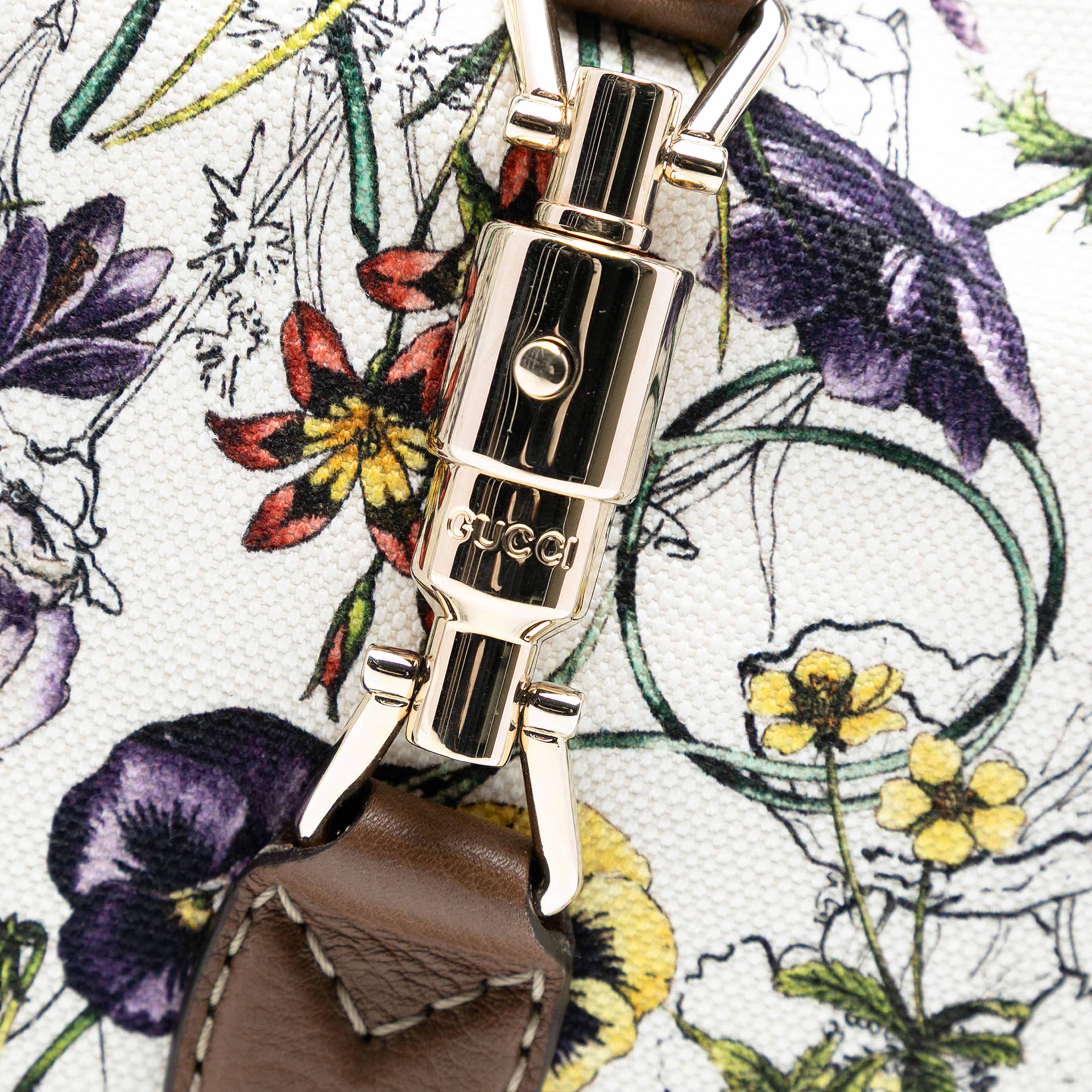 Gucci Flora Canvas Jackie O Bouvier Crossbody, från Luxclusif, i färgen white. Klicka för att öppna bilden i stort format