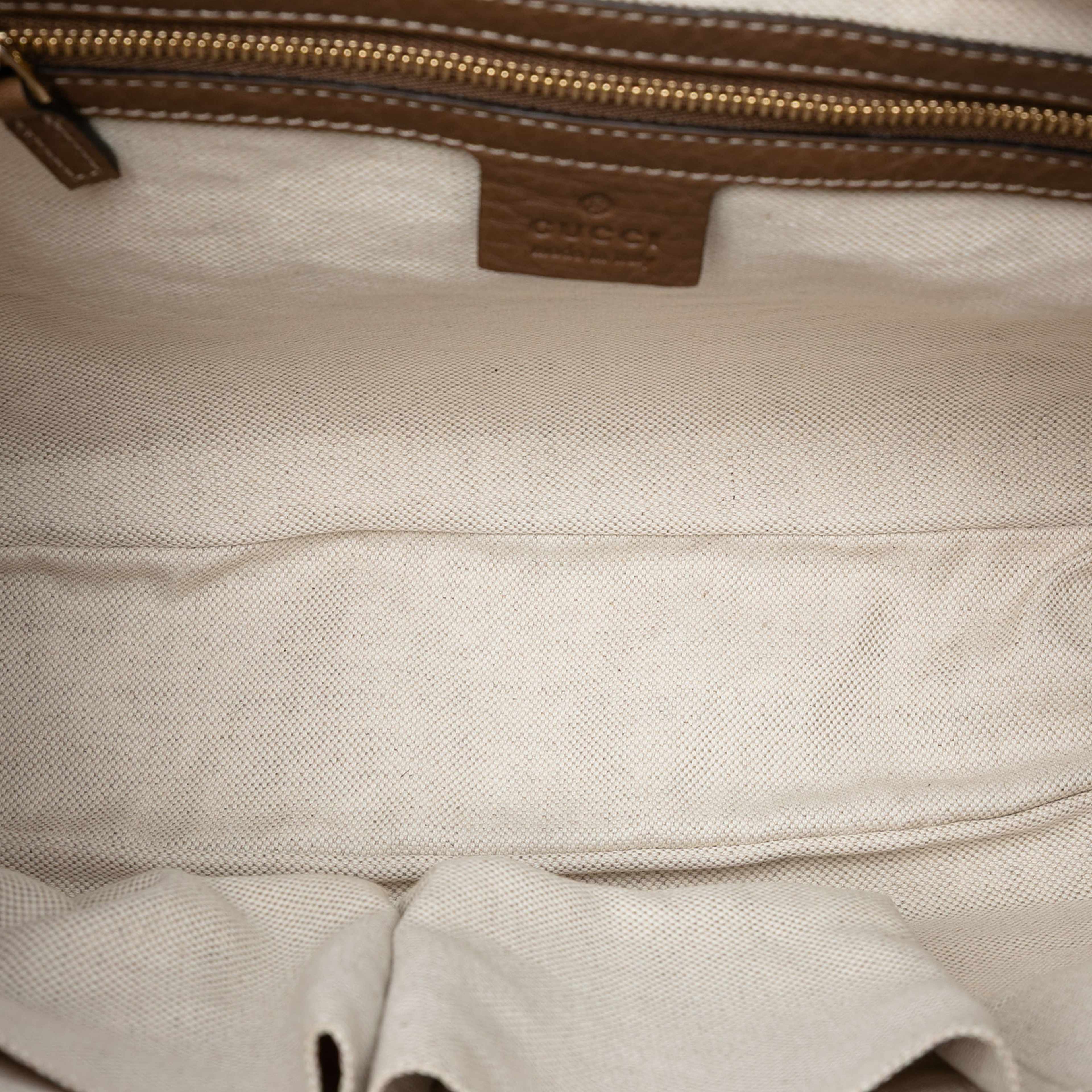 Gucci Flora Canvas Jackie O Bouvier Crossbody, från Luxclusif, i färgen white. Klicka för att öppna bilden i stort format