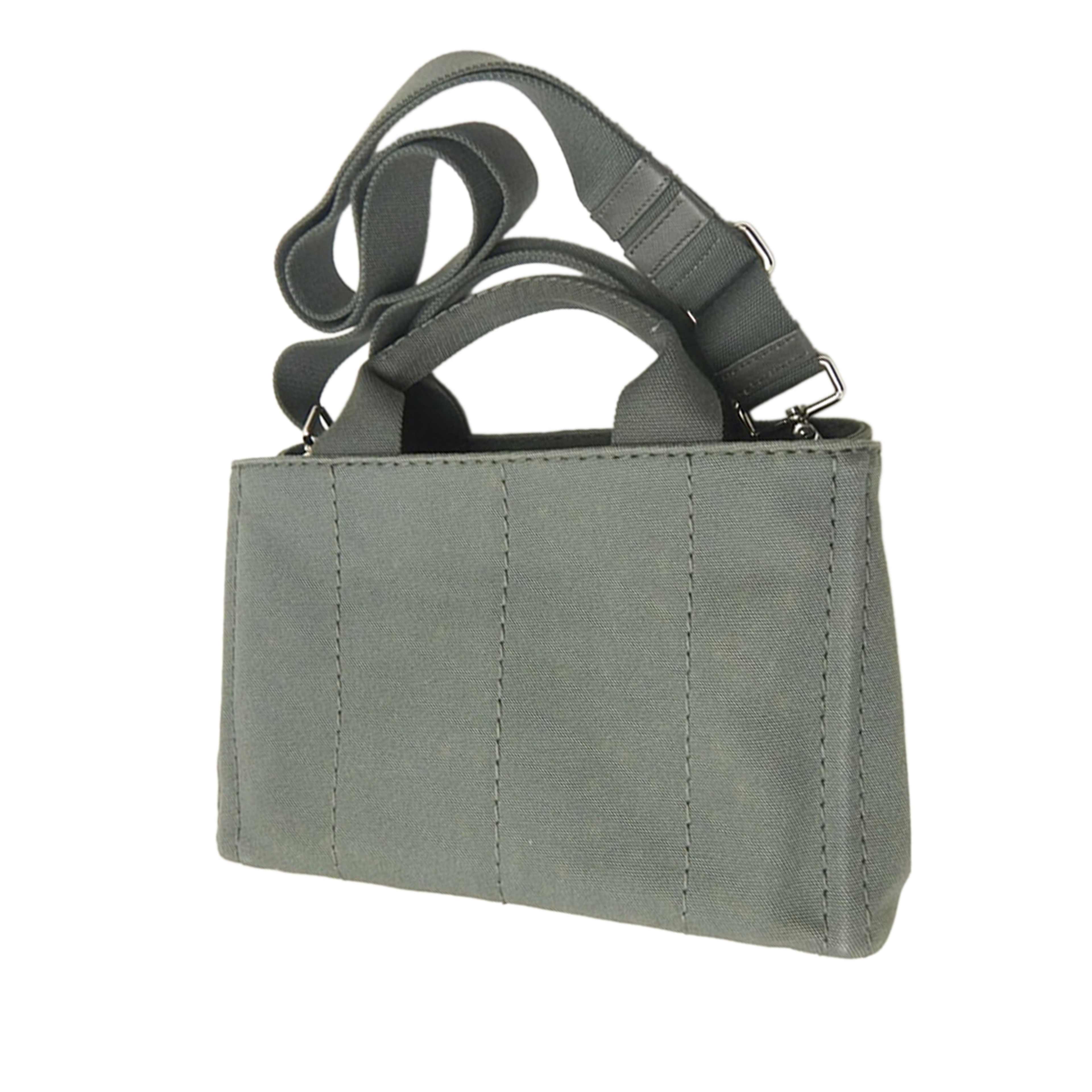 Prada Small Canvas Canapa Logo Satchel, från Luxclusif, i färgen grå. Klicka för att öppna bilden i stort format