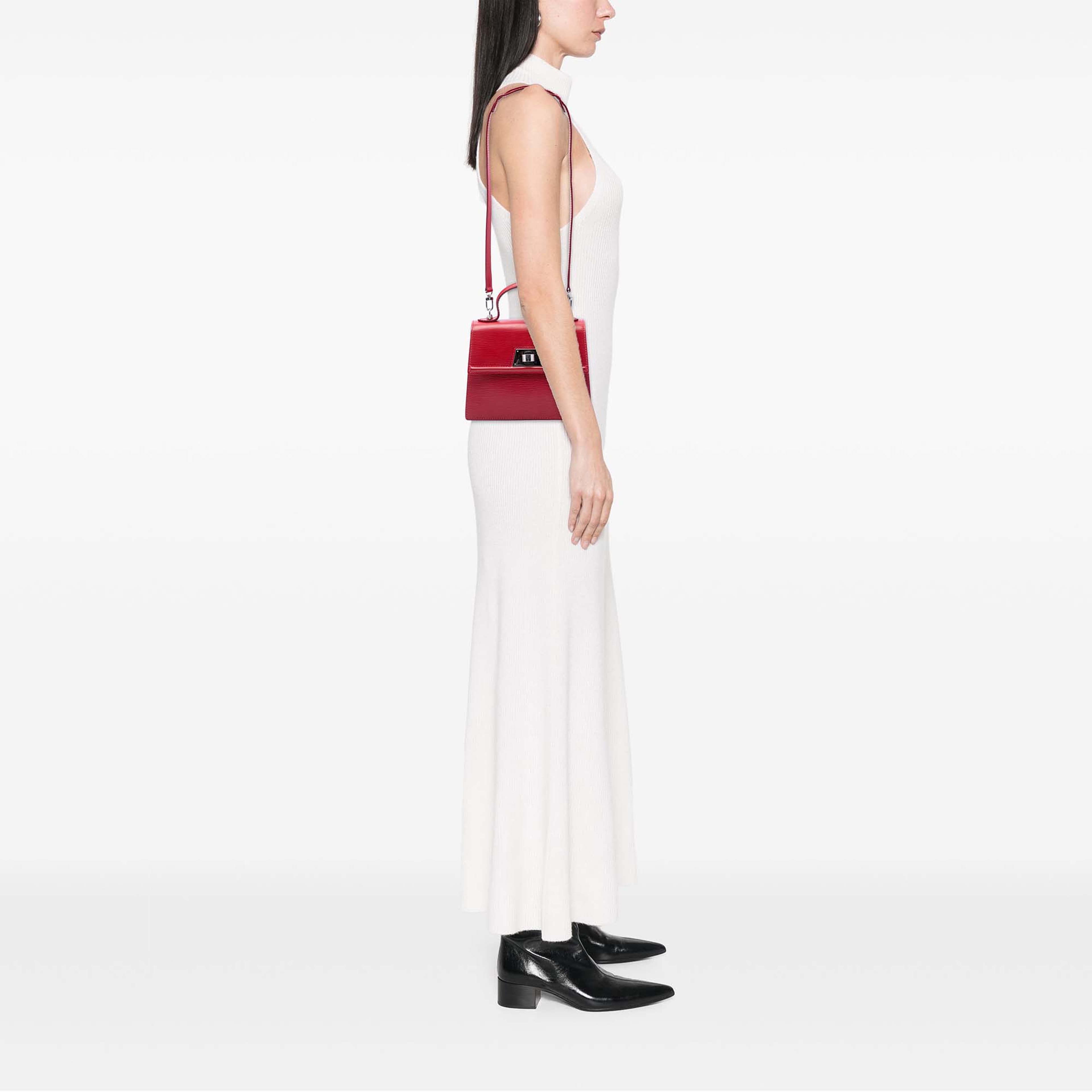 Louis Vuitton Epi Sevigne Pm, från Luxclusif, i färgen röd. Klicka för att öppna bilden i stort format