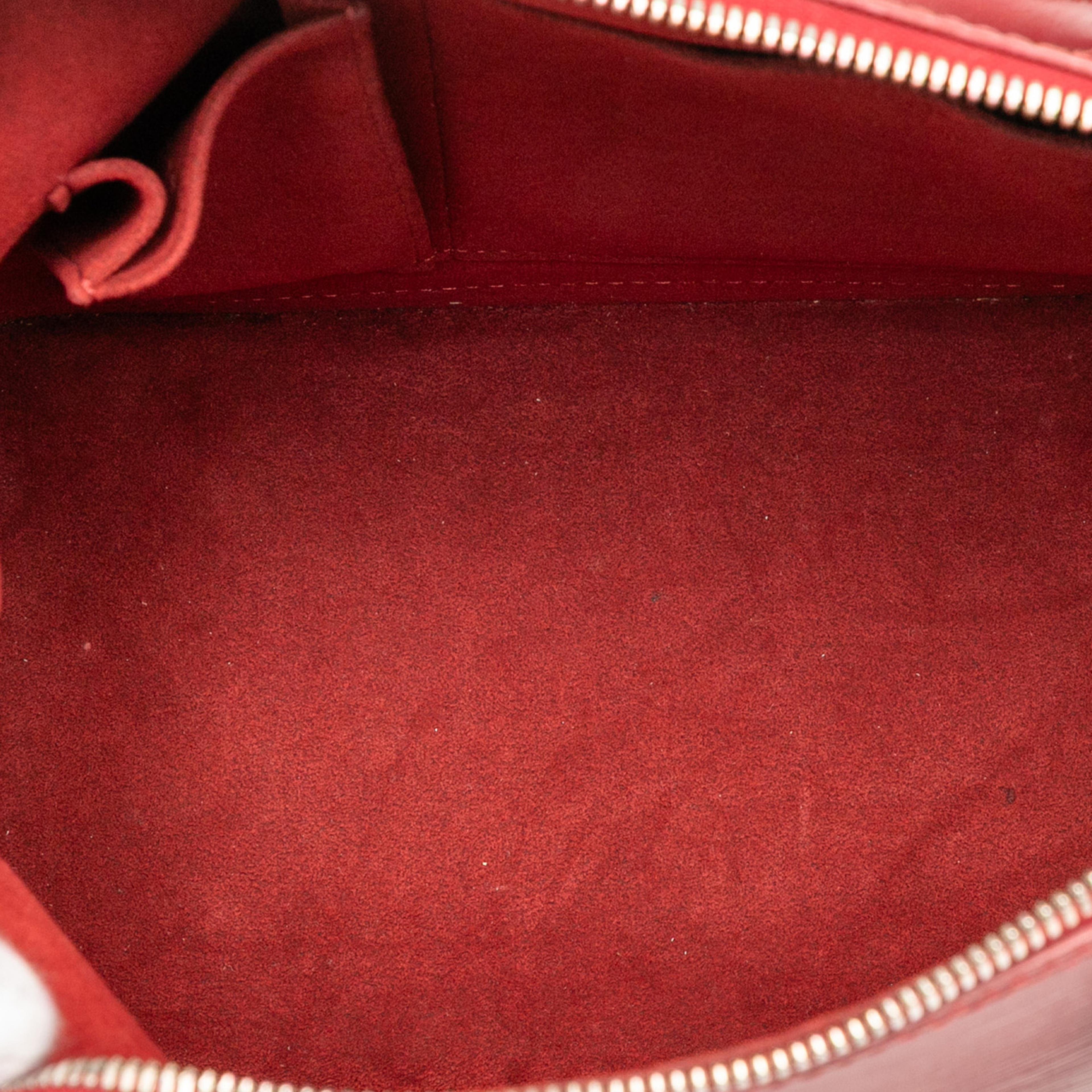 Louis Vuitton Epi Alma Pm, från Luxclusif, i färgen red. Klicka för att öppna bilden i stort format