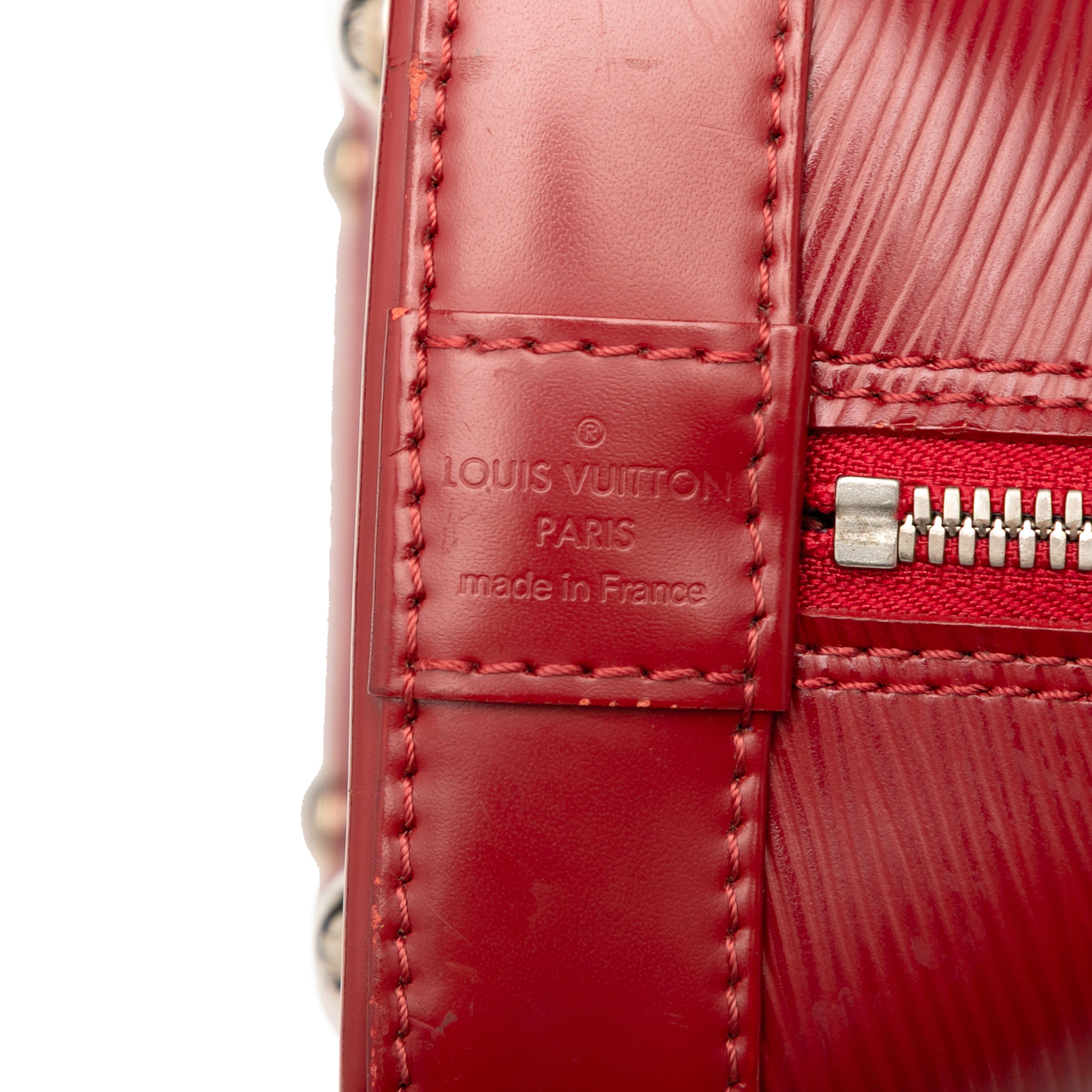 Louis Vuitton Epi Alma Pm, från Luxclusif, i färgen red. Klicka för att öppna bilden i stort format