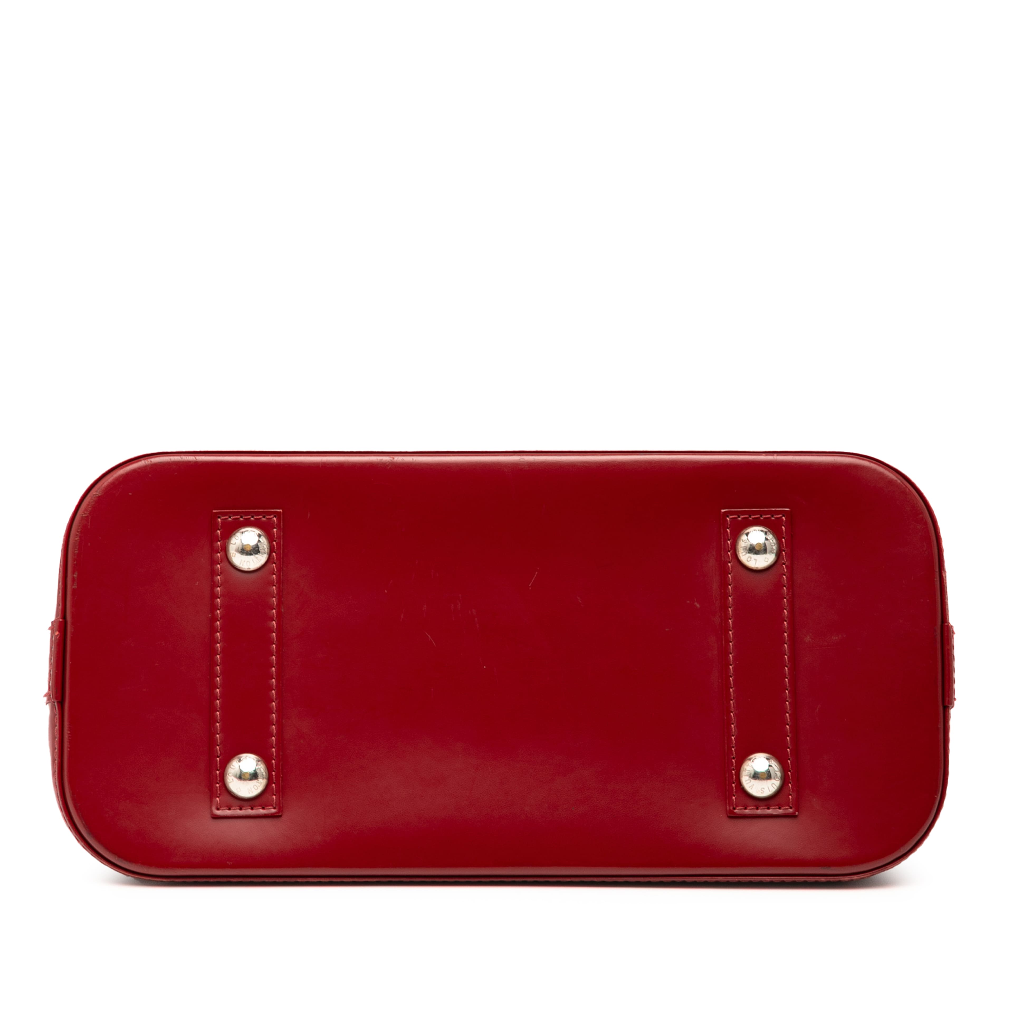 Louis Vuitton Epi Alma Pm, från Luxclusif, i färgen red. Klicka för att öppna bilden i stort format