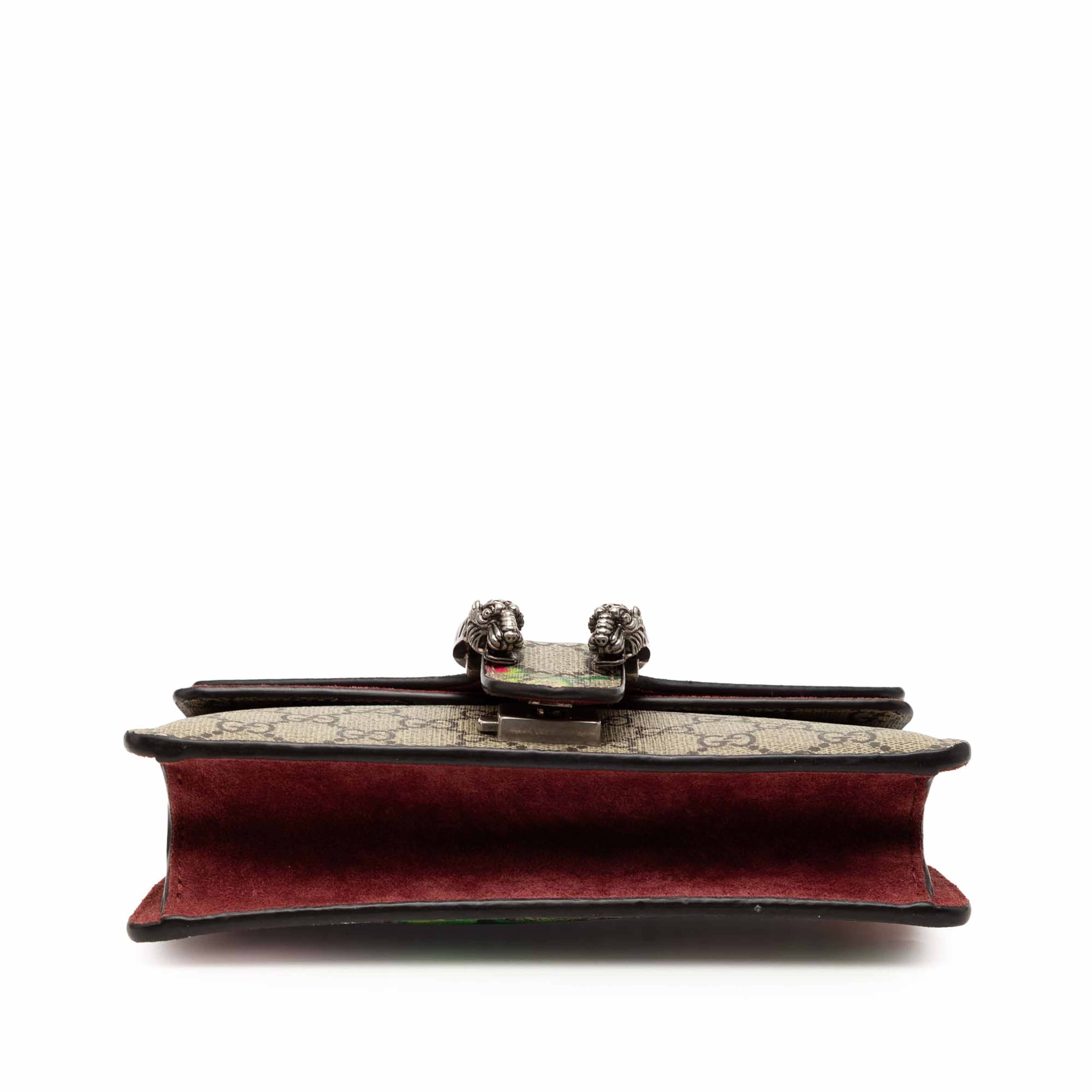 Gucci Small Gg Supreme Blooms Dionysus Crossbody, från Luxclusif, i färgen beige. Klicka för att öppna bilden i stort format