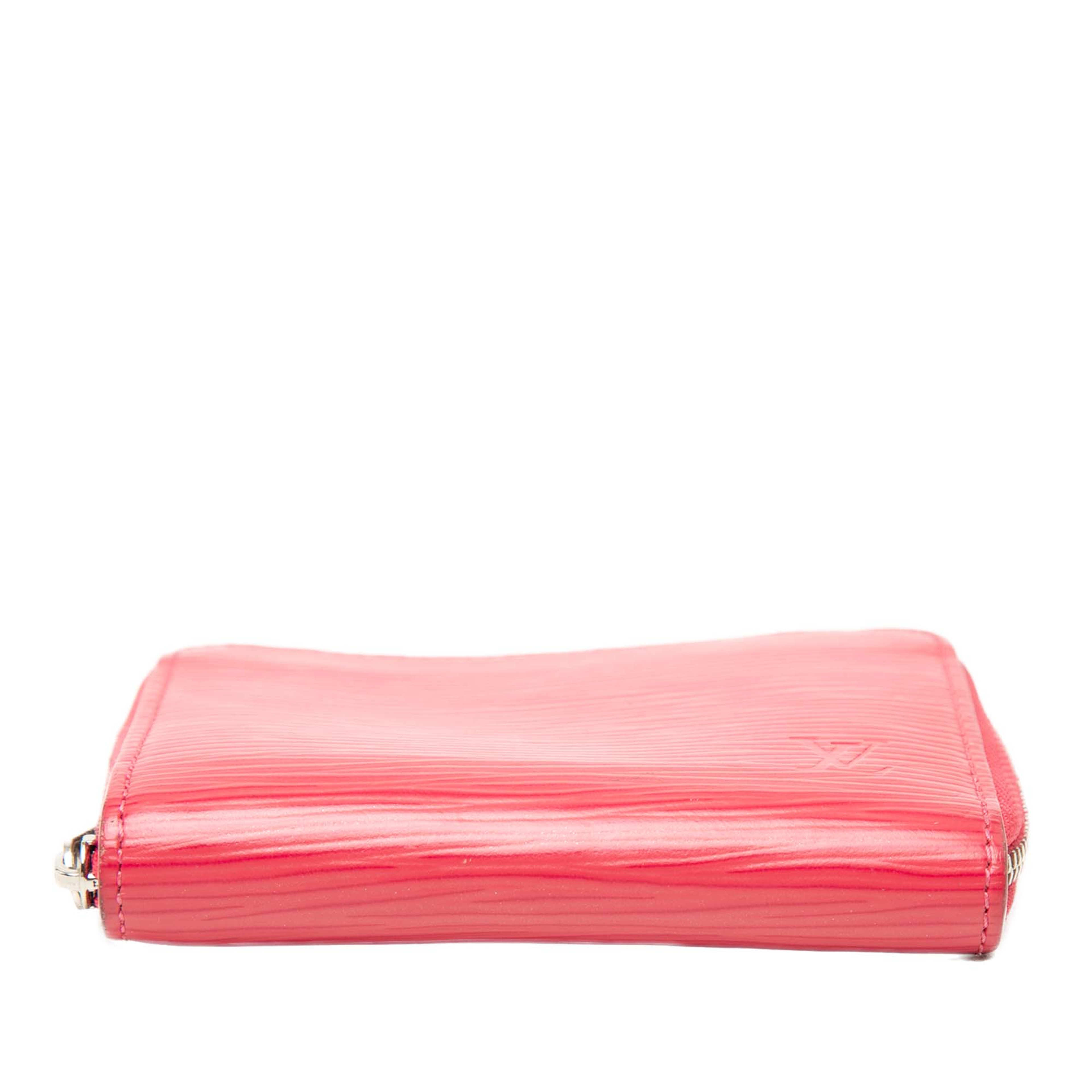Louis Vuitton Epi Zippy Coin Purse, från Luxclusif, i färgen rosa. Klicka för att öppna bilden i stort format