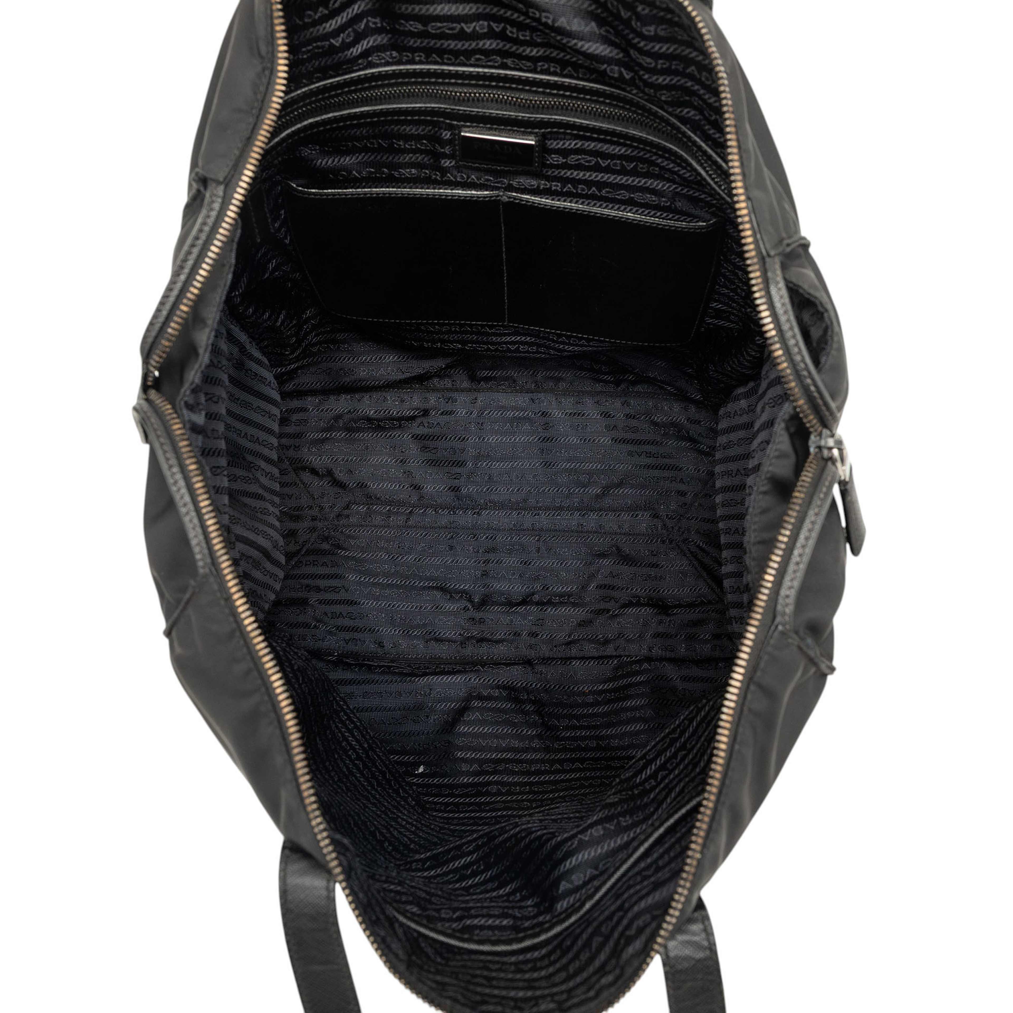 Prada Tessuto Tote, från Luxclusif, i färgen svart. Klicka för att öppna bilden i stort format